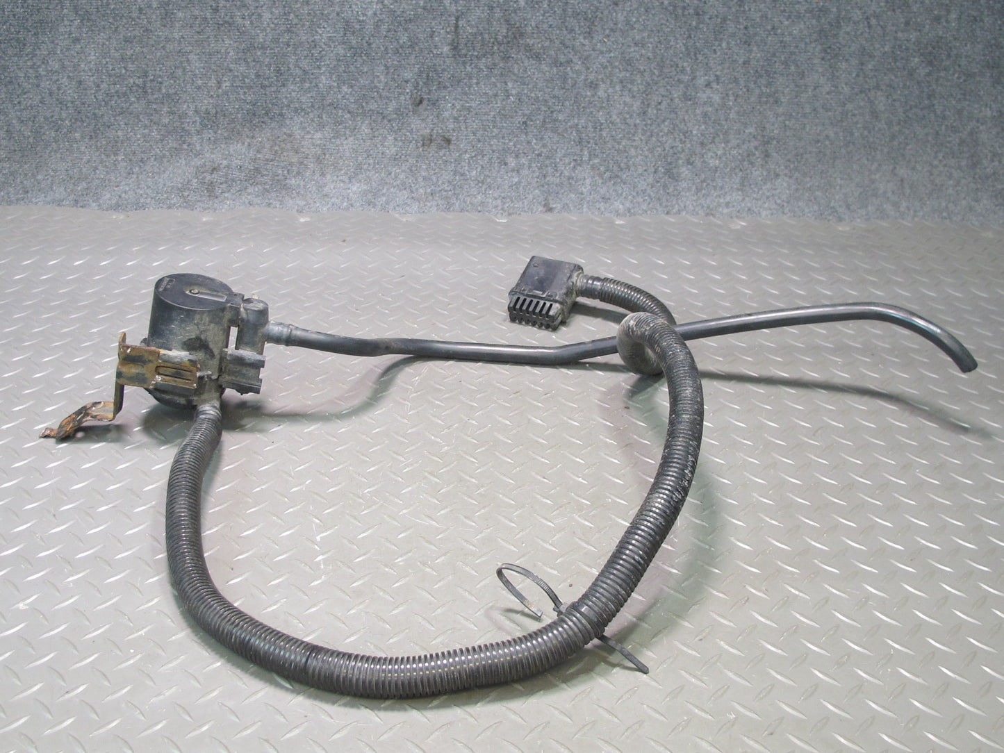 2009-2014 Cadillac Escalade Fuel Evap Vapor Charcoal Canister