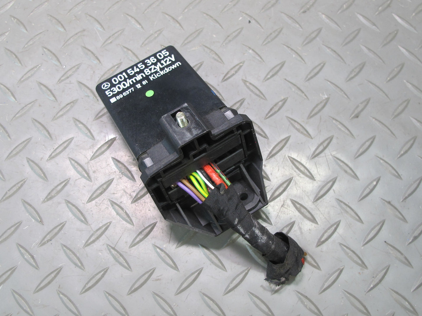 81-85 Mercedes R107 380SL Fuel Pump Relay Module Unit 0015453605 OEM