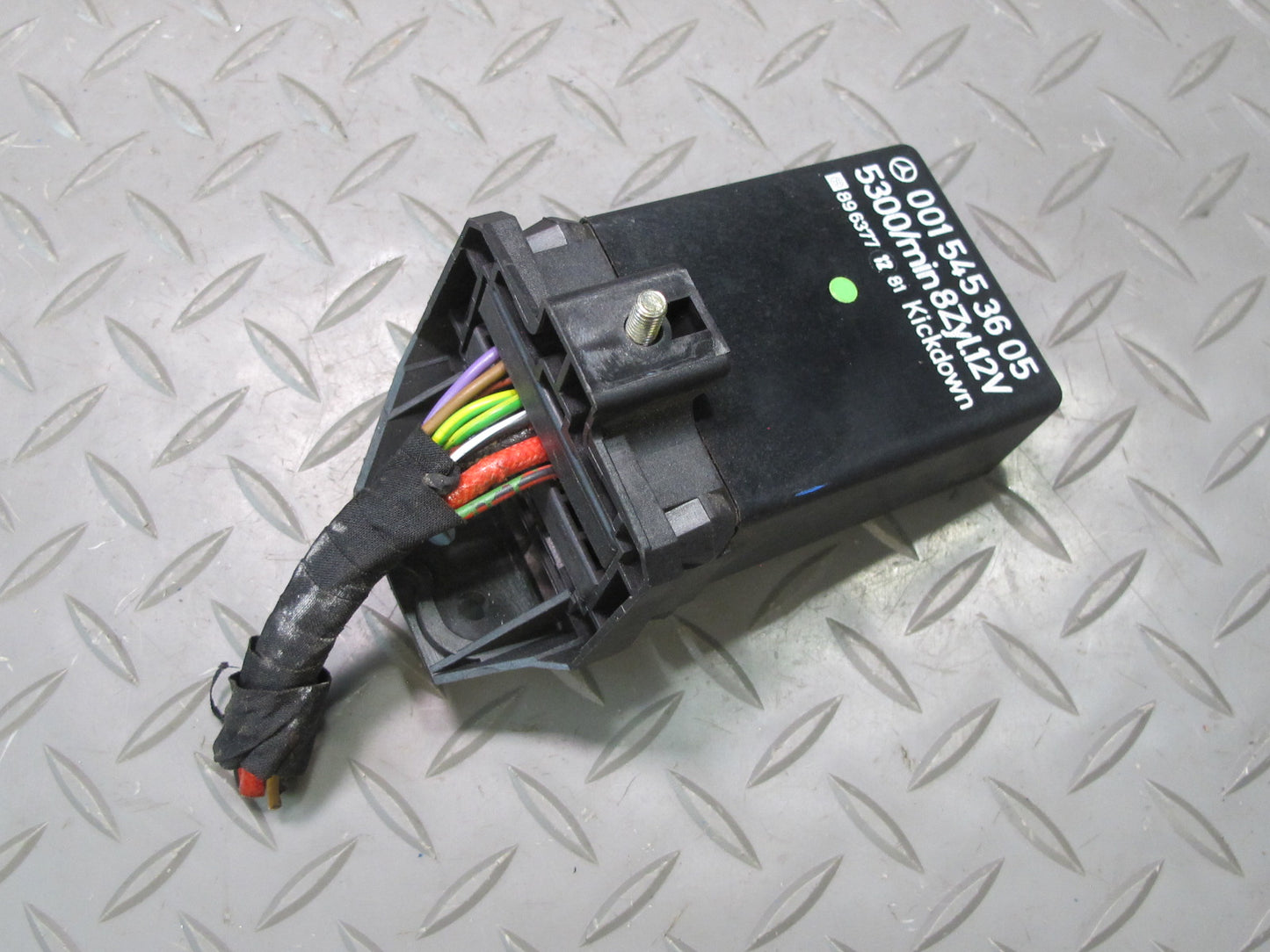 81-85 Mercedes R107 380SL Fuel Pump Relay Module Unit 0015453605 OEM