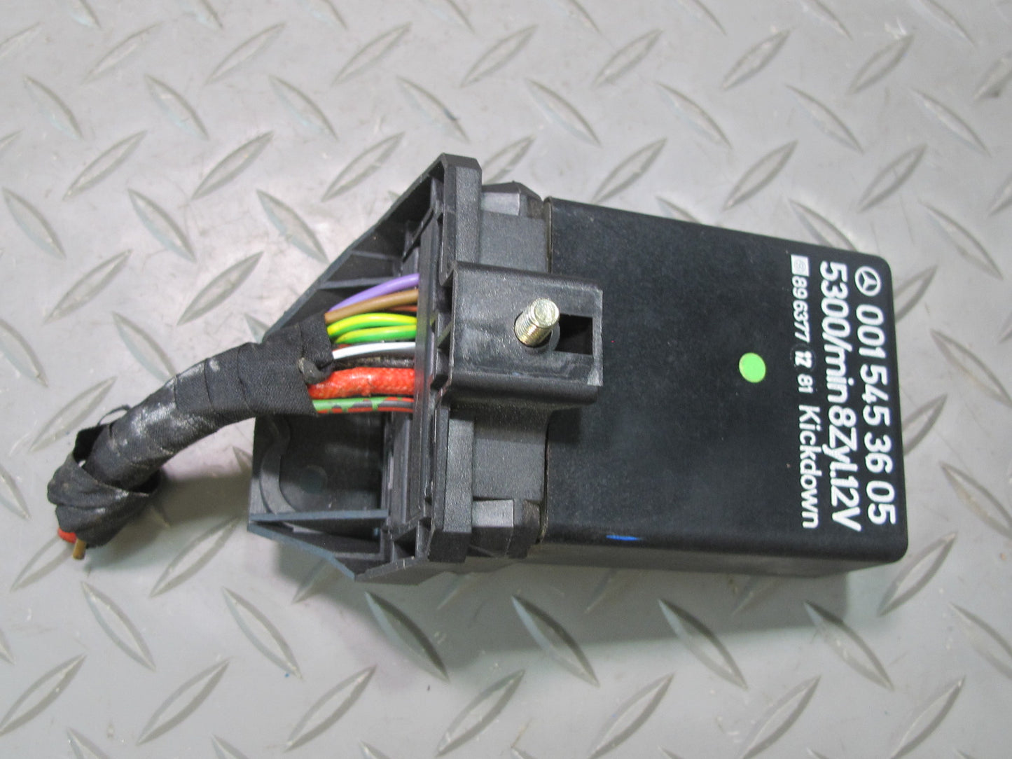 81-85 Mercedes R107 380SL Fuel Pump Relay Module Unit 0015453605 OEM