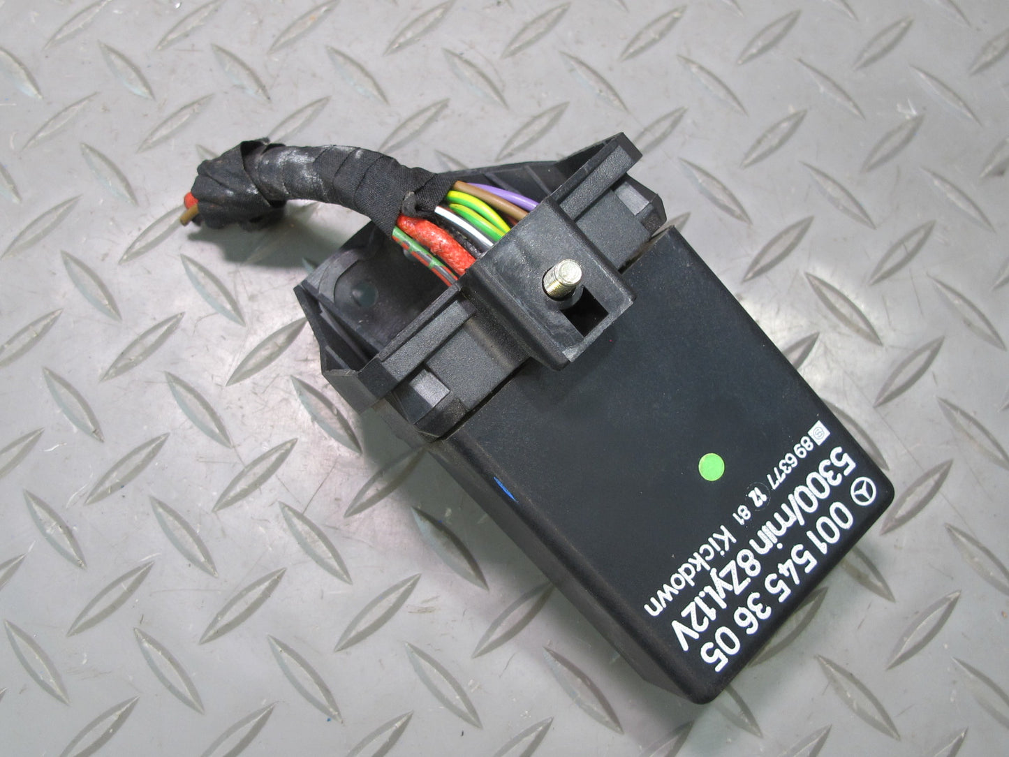 81-85 Mercedes R107 380SL Fuel Pump Relay Module Unit 0015453605 OEM