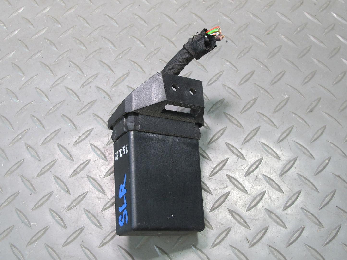 81-85 Mercedes R107 380SL Fuel Pump Relay Module Unit 0015453605 OEM