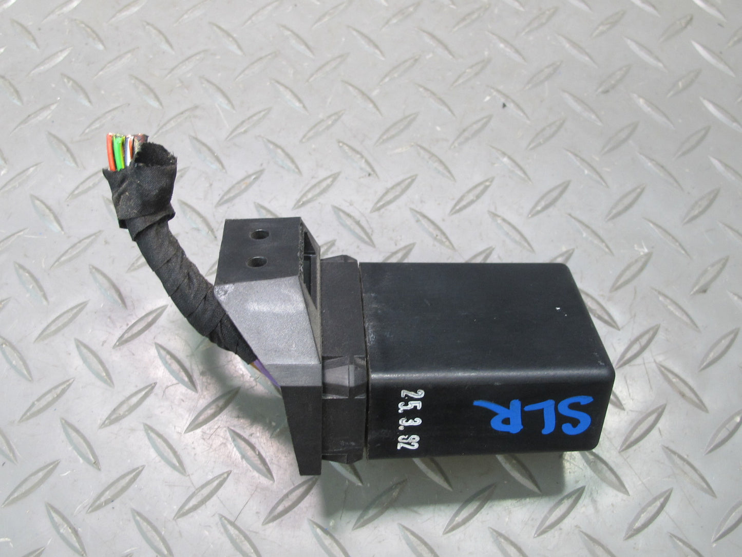 81-85 Mercedes R107 380SL Fuel Pump Relay Module Unit 0015453605 OEM