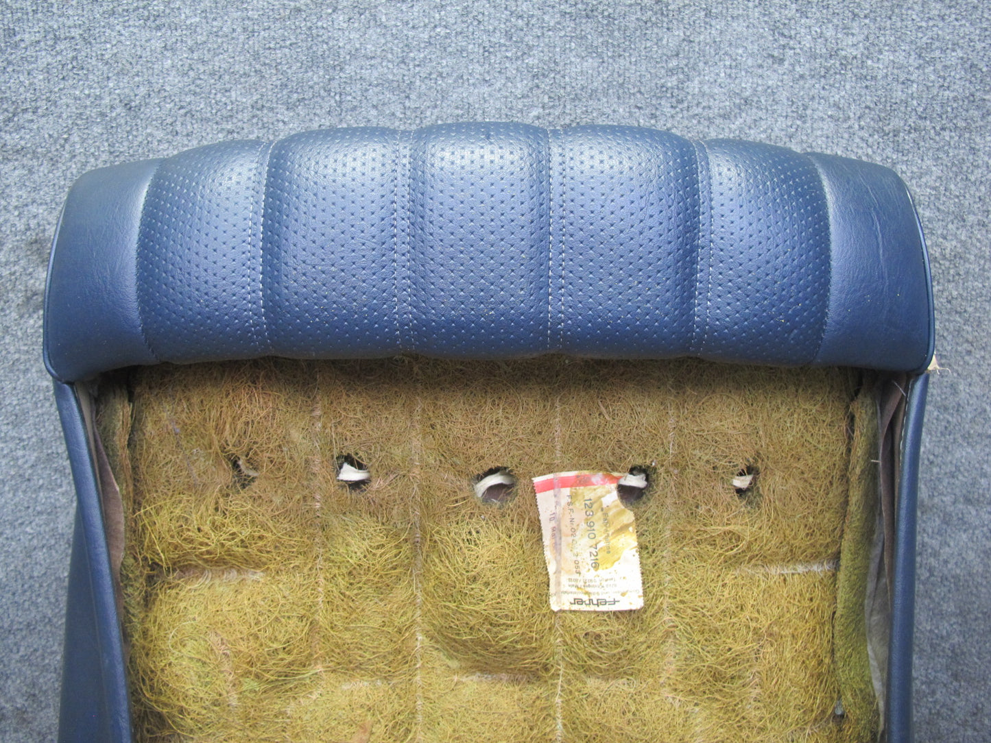 82-83 Mercedes W123 240D Front Righ Seat Upper Leather Cushion Blue OEM