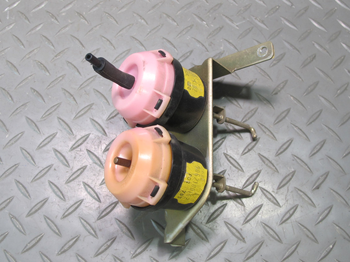 81-85 Mercedes R107 Left Heater Blower Box Vacuum Actuator Valve OEM