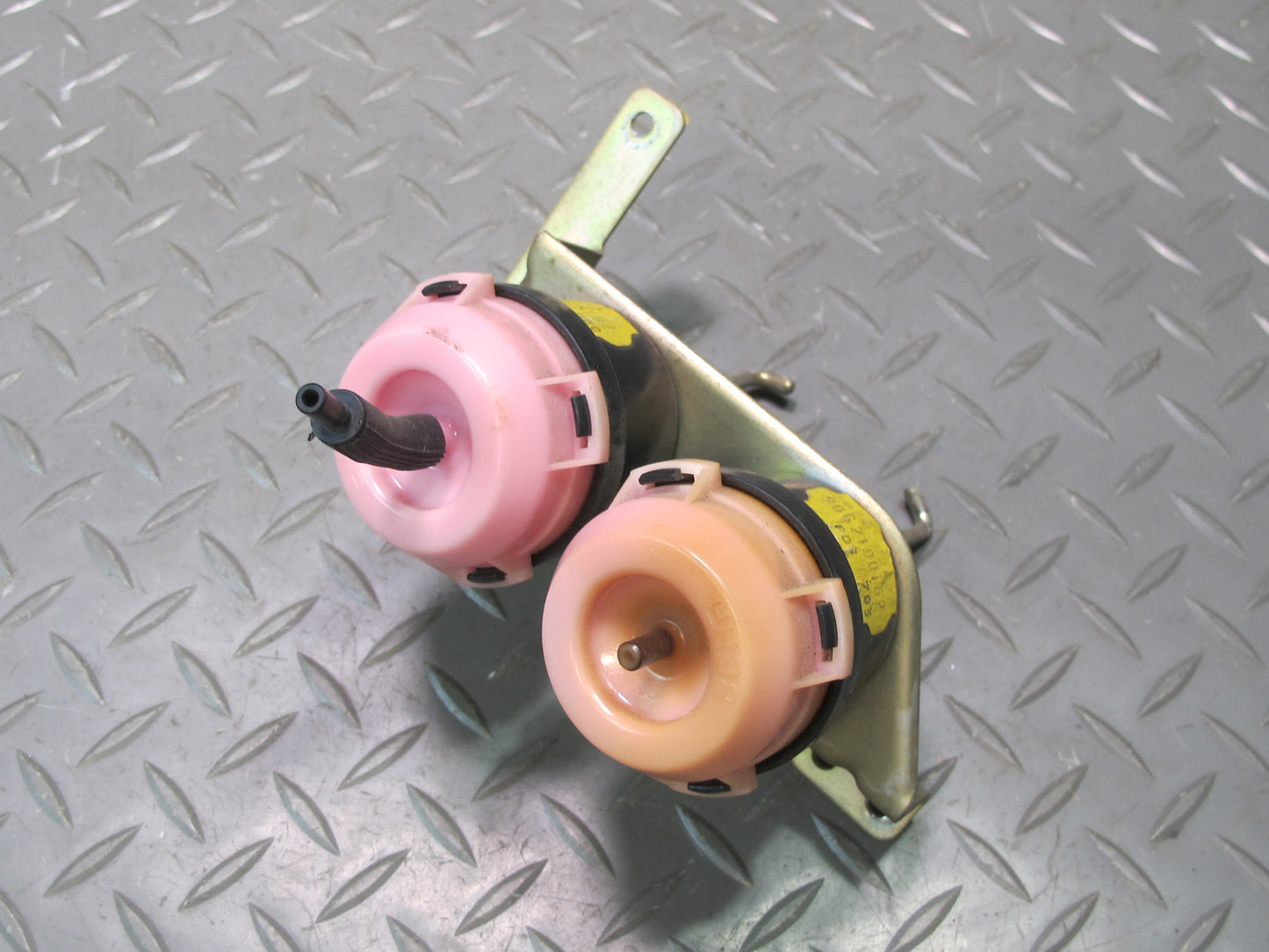 81-85 Mercedes R107 Left Heater Blower Box Vacuum Actuator Valve OEM