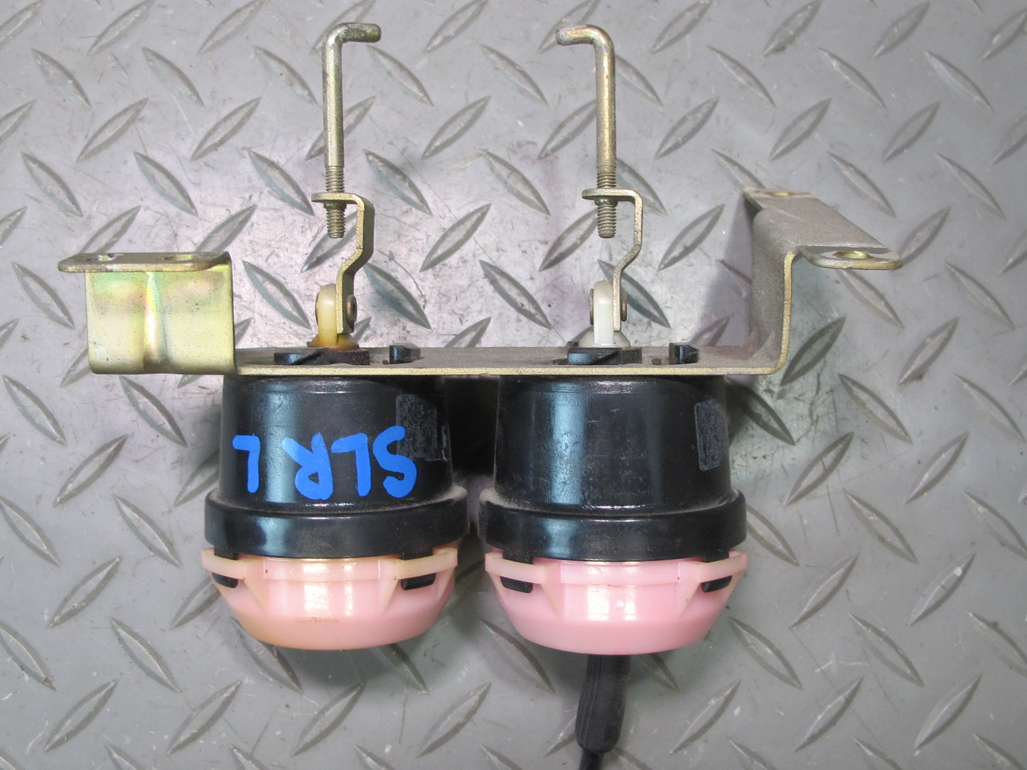 81-85 Mercedes R107 Left Heater Blower Box Vacuum Actuator Valve OEM