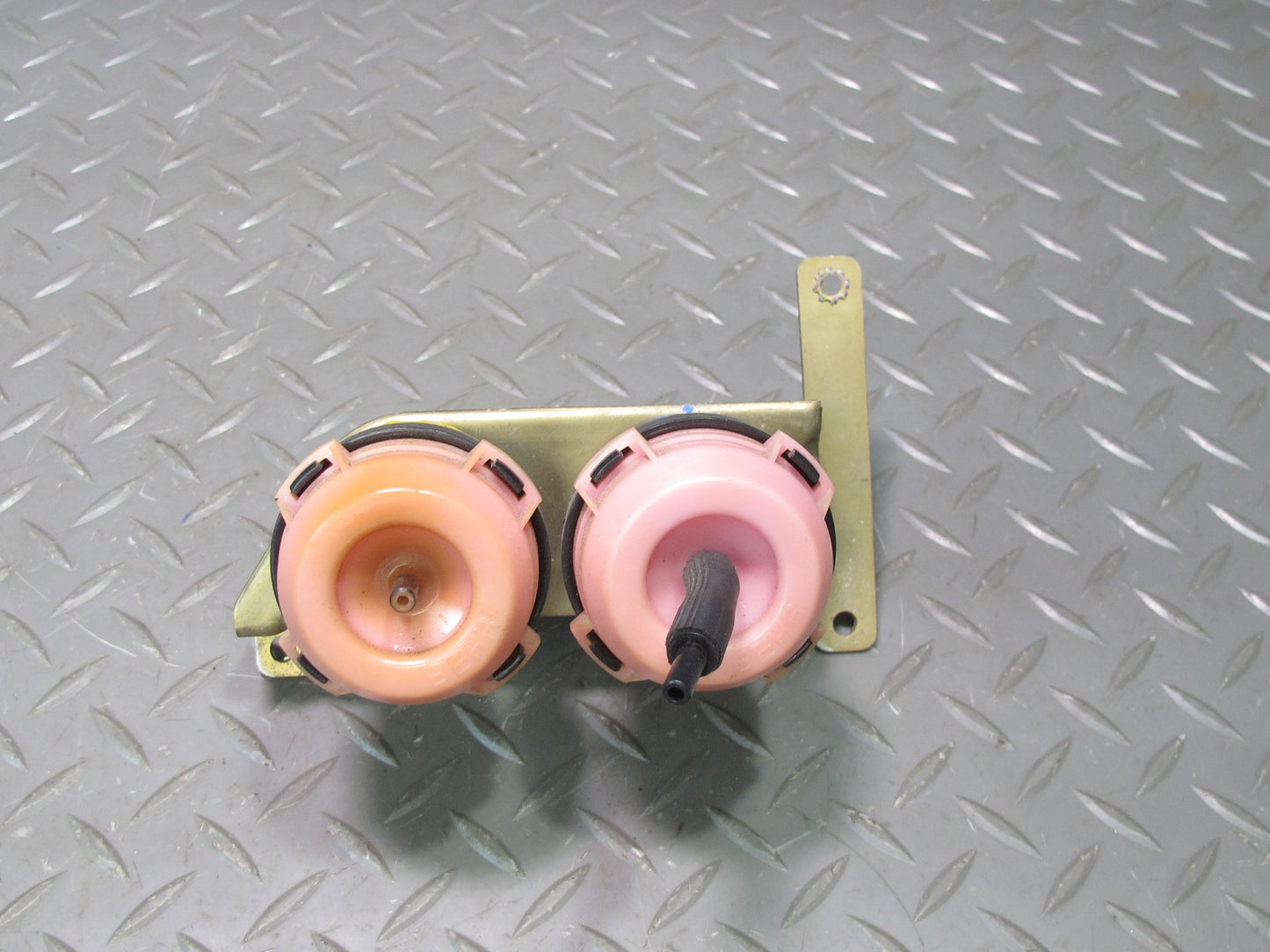 81-85 Mercedes R107 Right Heater Blower Box Vacuum Actuator Valve OEM