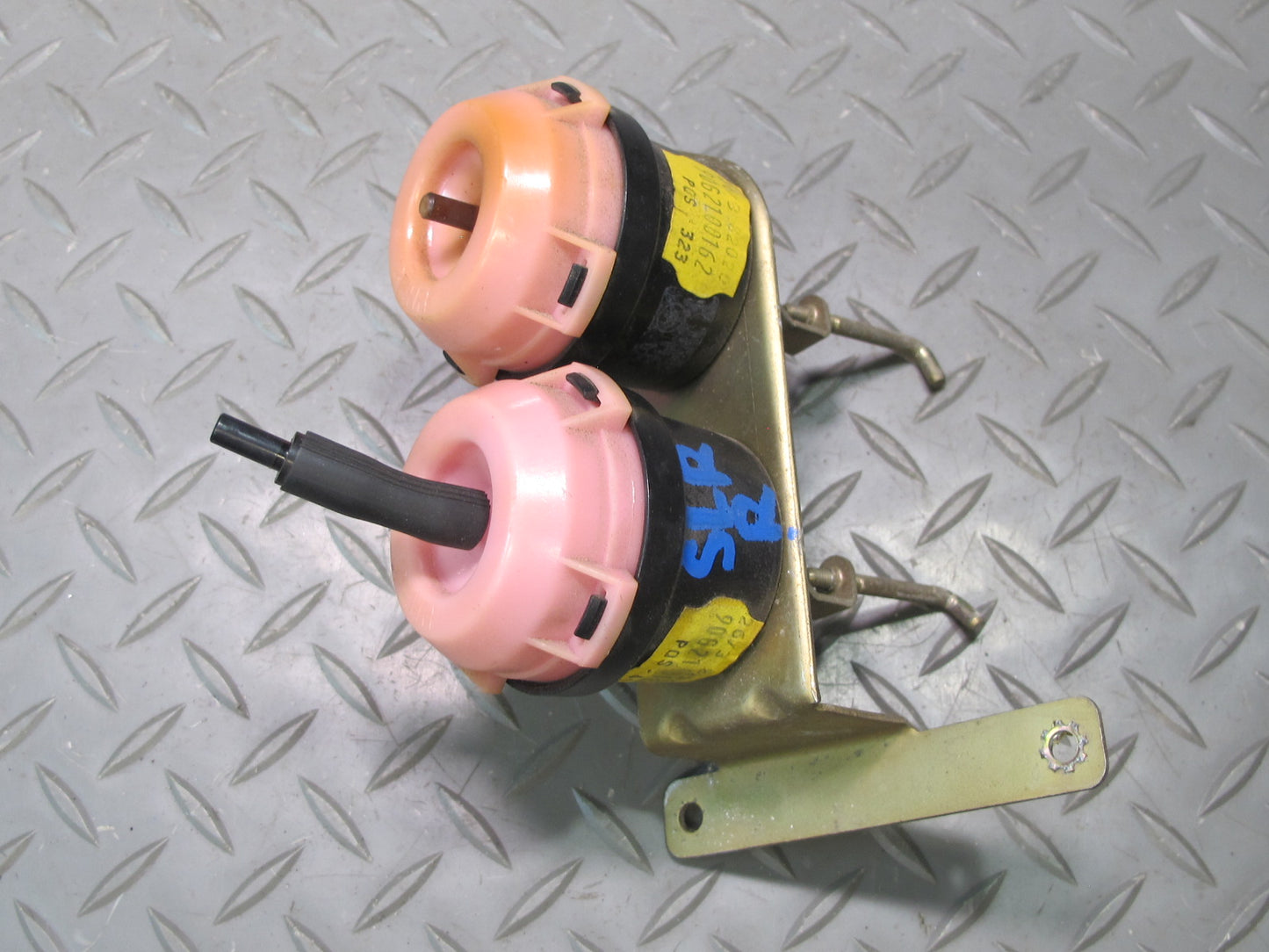 81-85 Mercedes R107 Right Heater Blower Box Vacuum Actuator Valve OEM