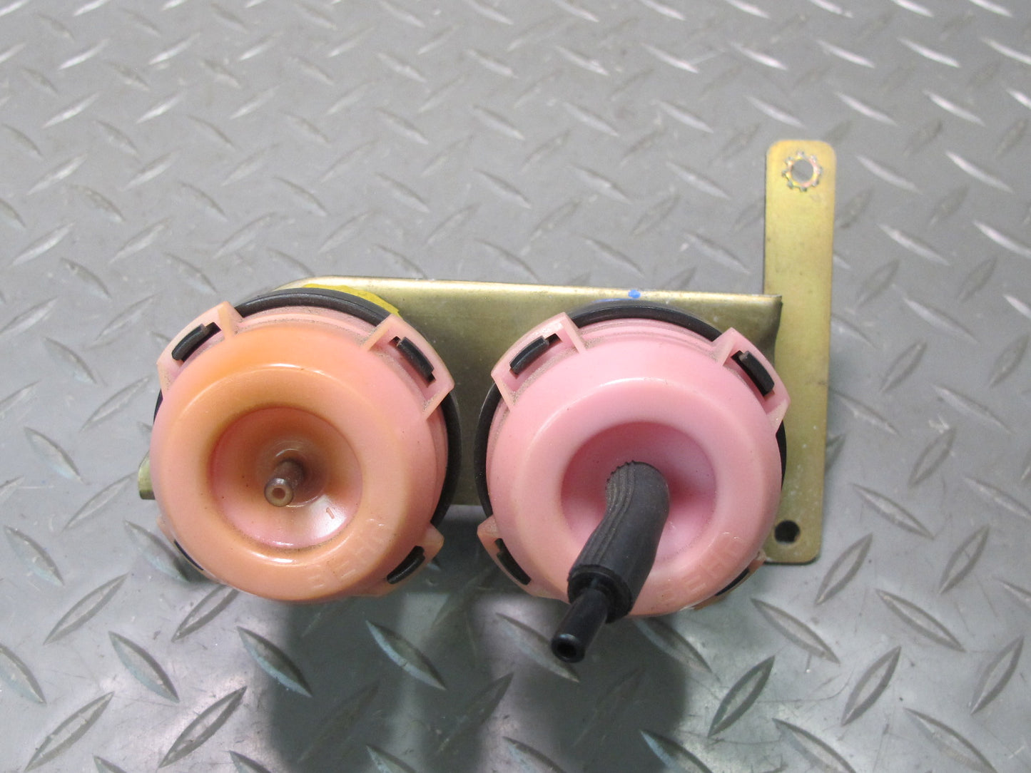 81-85 Mercedes R107 Right Heater Blower Box Vacuum Actuator Valve OEM