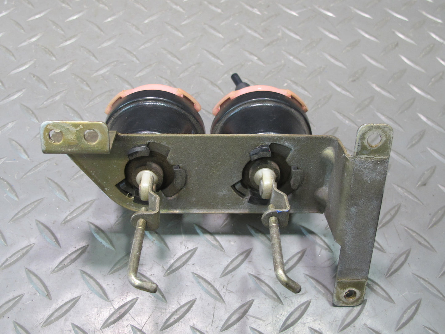 81-85 Mercedes R107 Right Heater Blower Box Vacuum Actuator Valve OEM