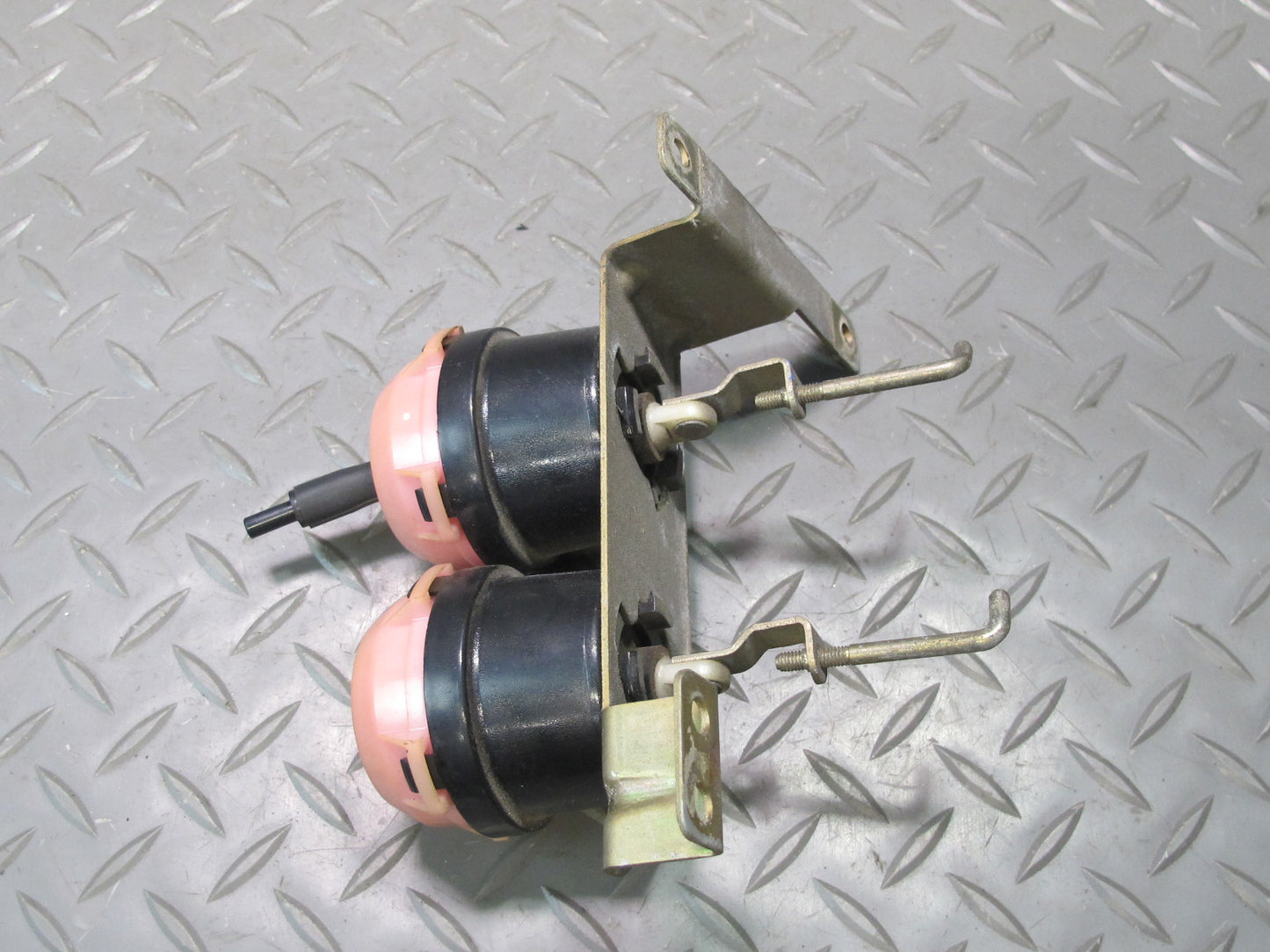 81-85 Mercedes R107 Right Heater Blower Box Vacuum Actuator Valve OEM