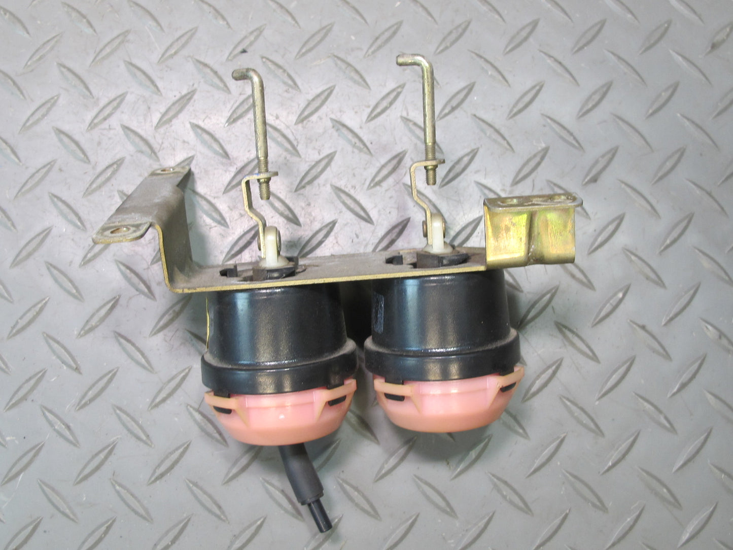 81-85 Mercedes R107 Right Heater Blower Box Vacuum Actuator Valve OEM