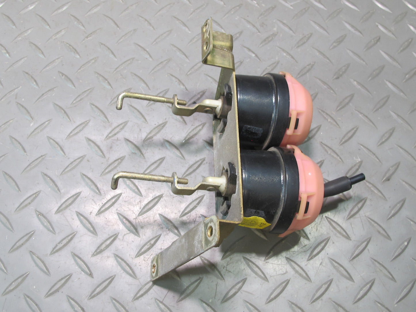 81-85 Mercedes R107 Right Heater Blower Box Vacuum Actuator Valve OEM