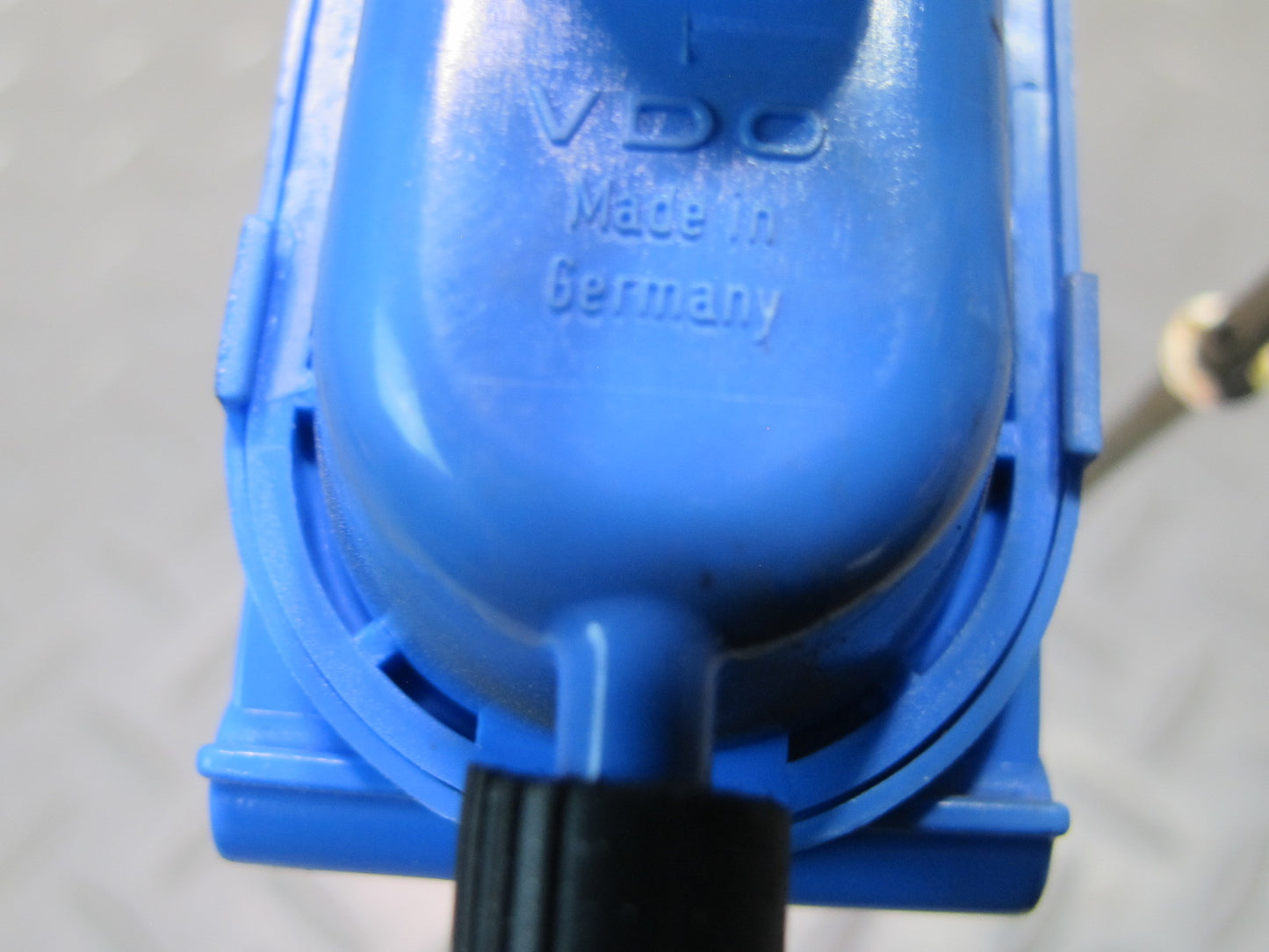 73-85 Mercedes R107 Gas Fuel Tank Door Lid Lock Vacuum Actuator OEM