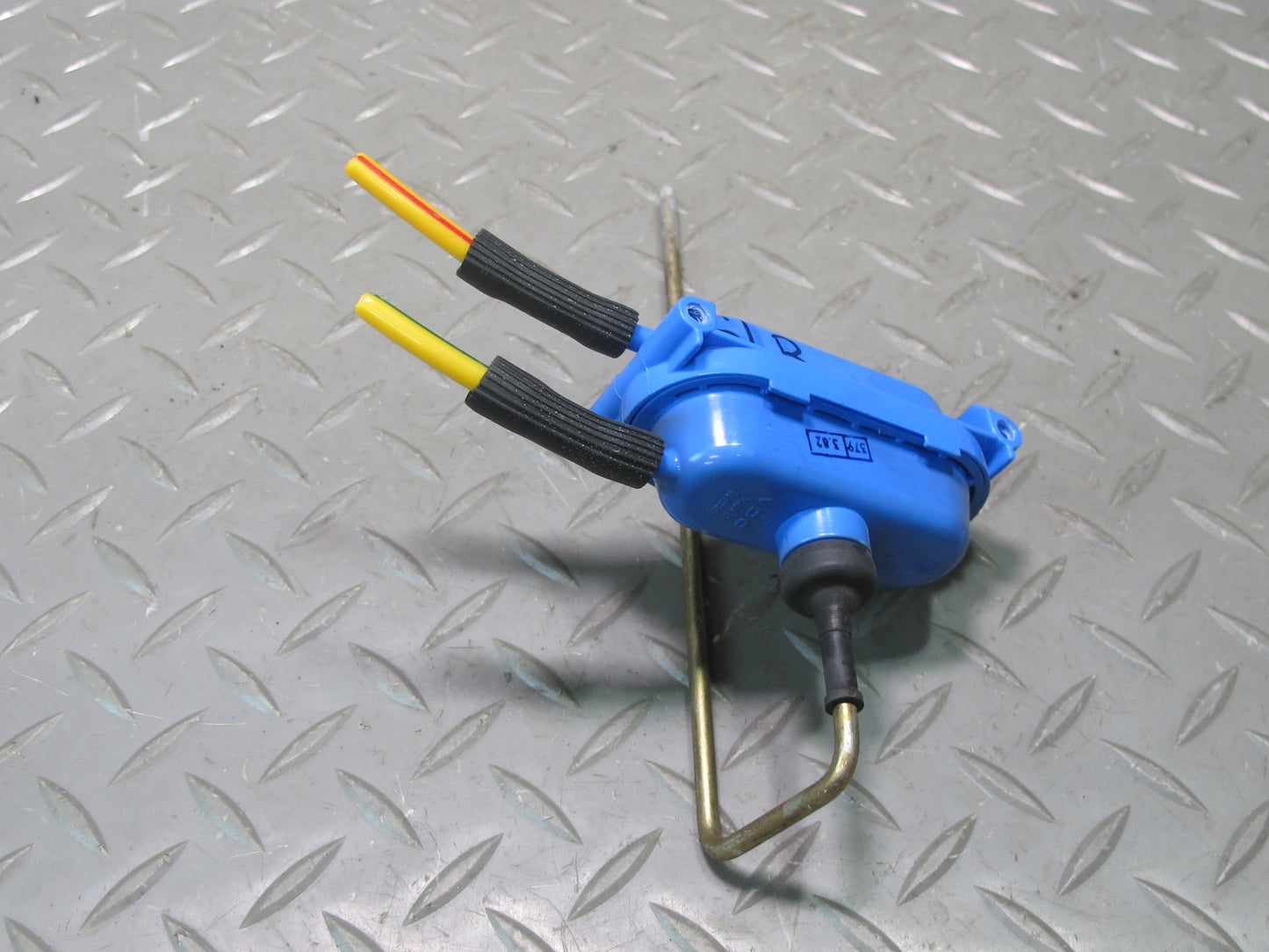 73-85 Mercedes R107 Gas Fuel Tank Door Lid Lock Vacuum Actuator OEM