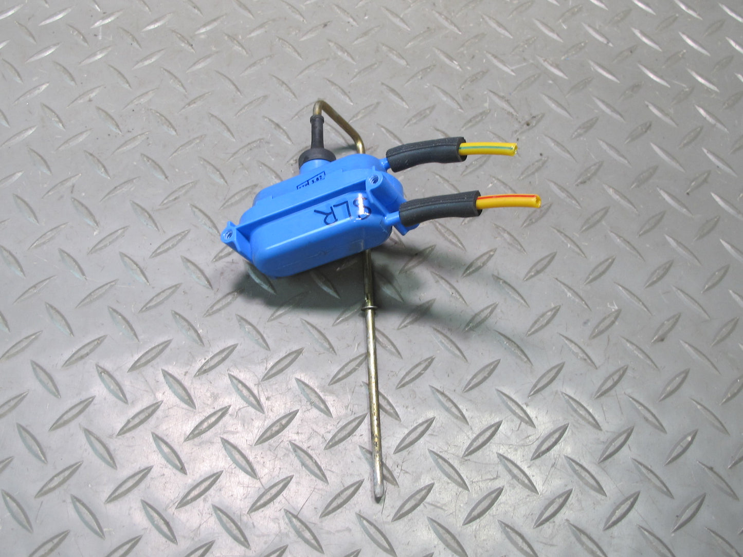 73-85 Mercedes R107 Gas Fuel Tank Door Lid Lock Vacuum Actuator OEM