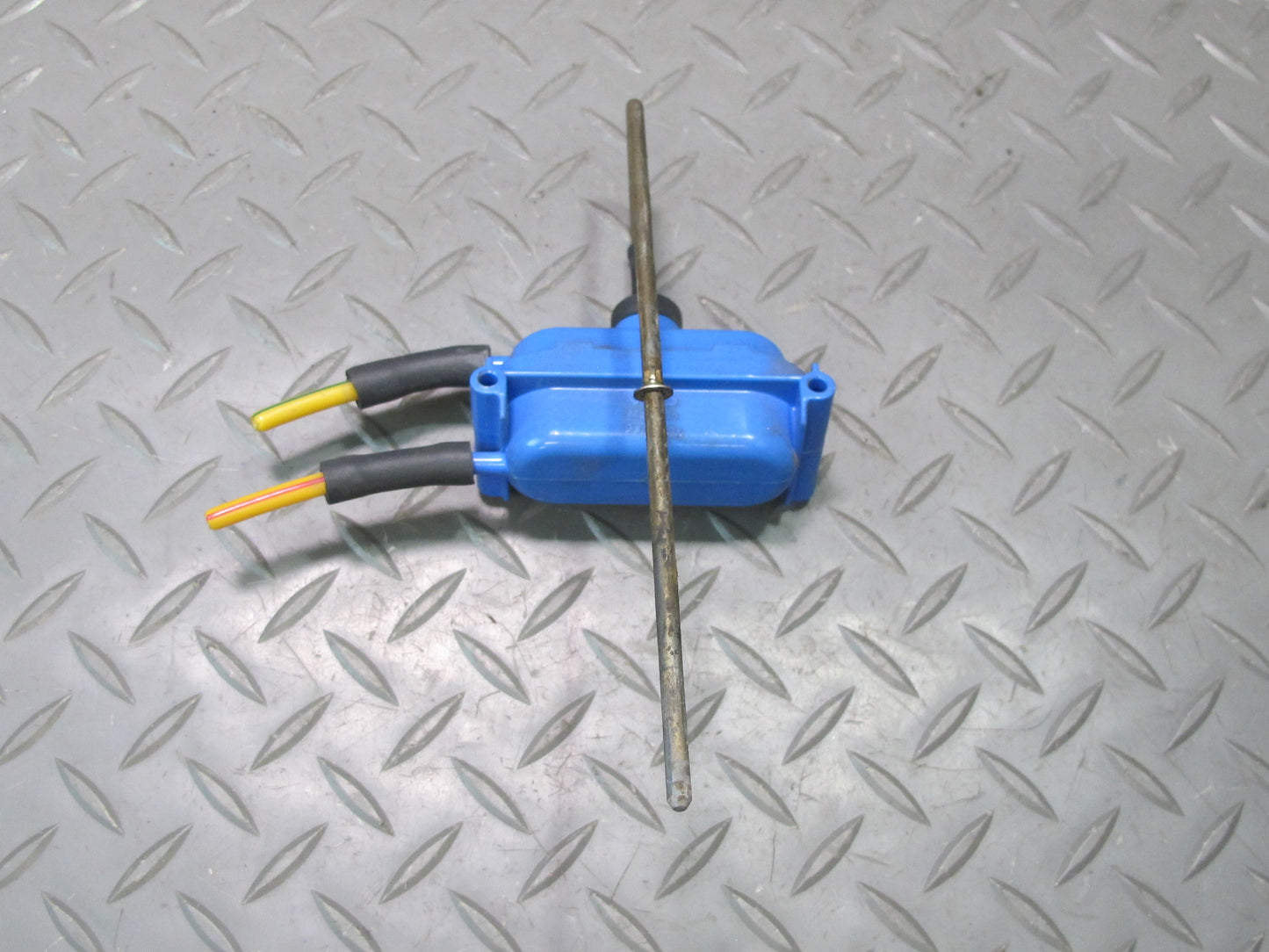 73-85 Mercedes R107 Gas Fuel Tank Door Lid Lock Vacuum Actuator OEM