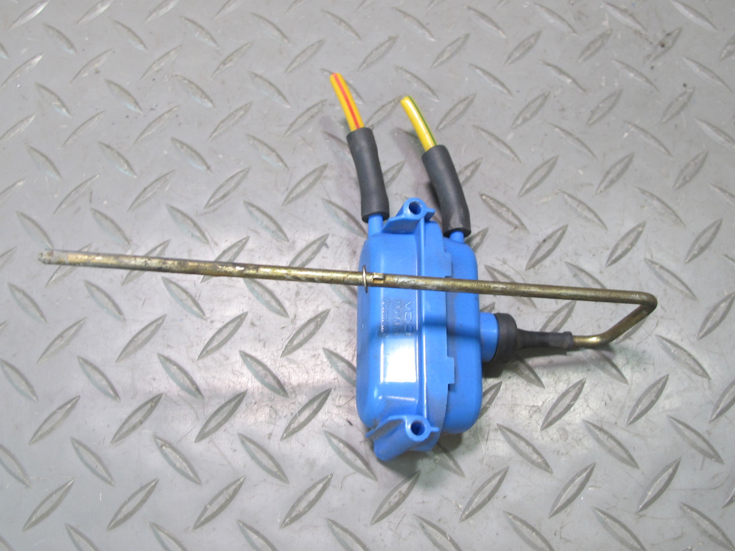 73-85 Mercedes R107 Gas Fuel Tank Door Lid Lock Vacuum Actuator OEM