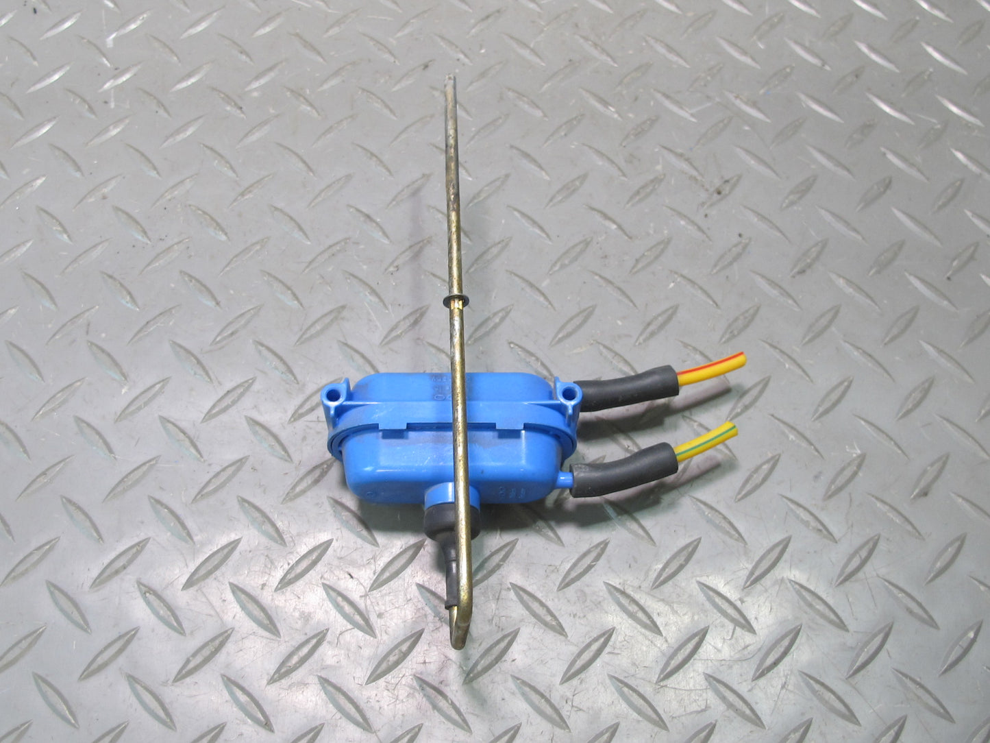 73-85 Mercedes R107 Gas Fuel Tank Door Lid Lock Vacuum Actuator OEM