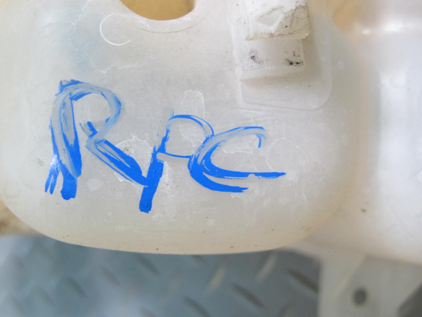 2011-2018 Porsche Cayenne 958 Radiator Coolant Overflow Expansion Tank