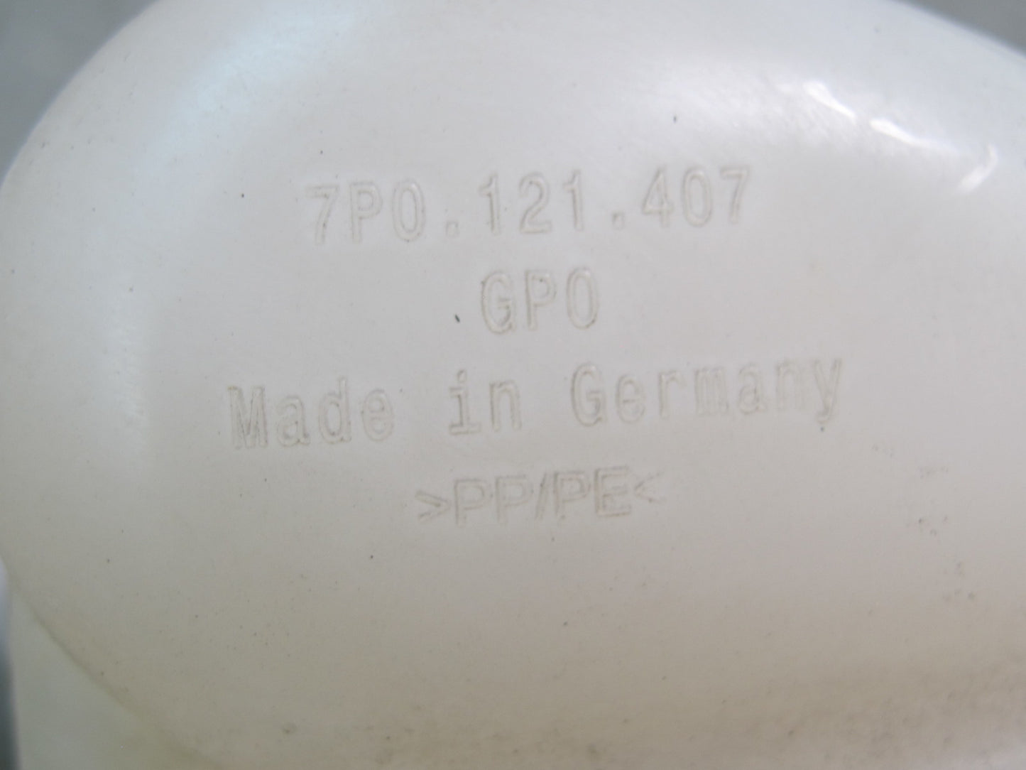 2011-2018 Porsche Cayenne 958 Radiator Coolant Overflow Expansion Tank