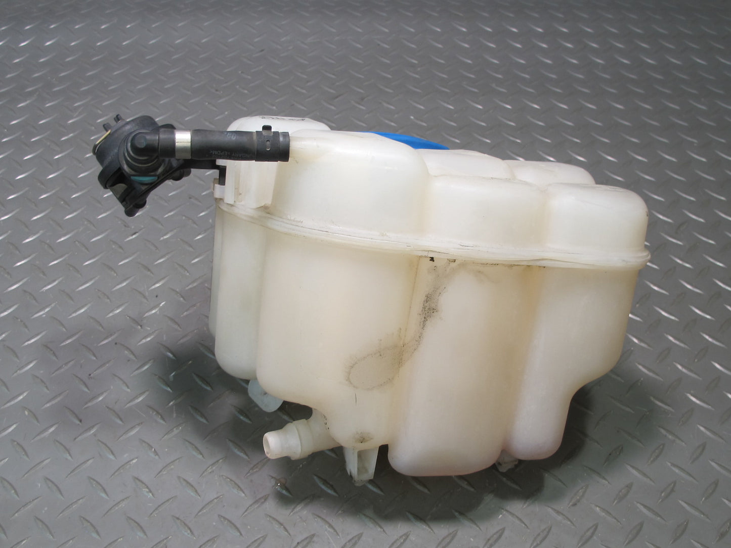 2011-2018 Porsche Cayenne 958 Radiator Coolant Overflow Expansion Tank