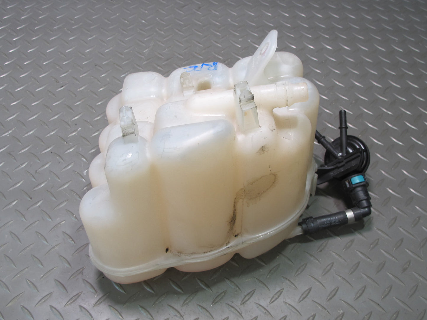 2011-2018 Porsche Cayenne 958 Radiator Coolant Overflow Expansion Tank