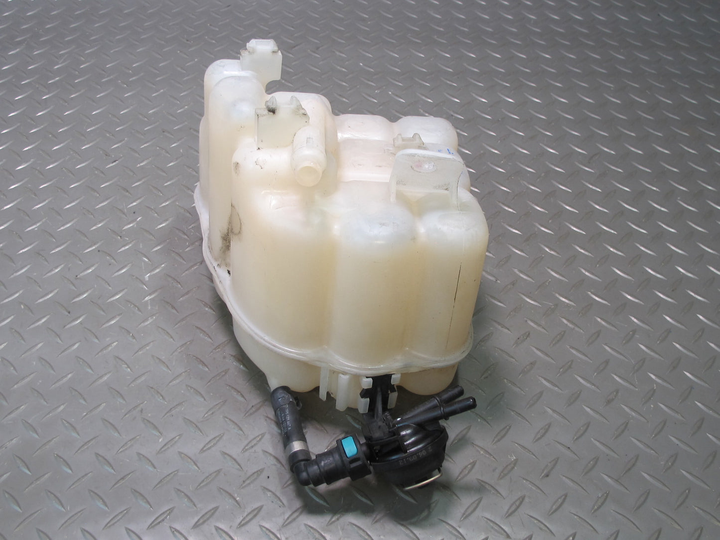 2011-2018 Porsche Cayenne 958 Radiator Coolant Overflow Expansion Tank