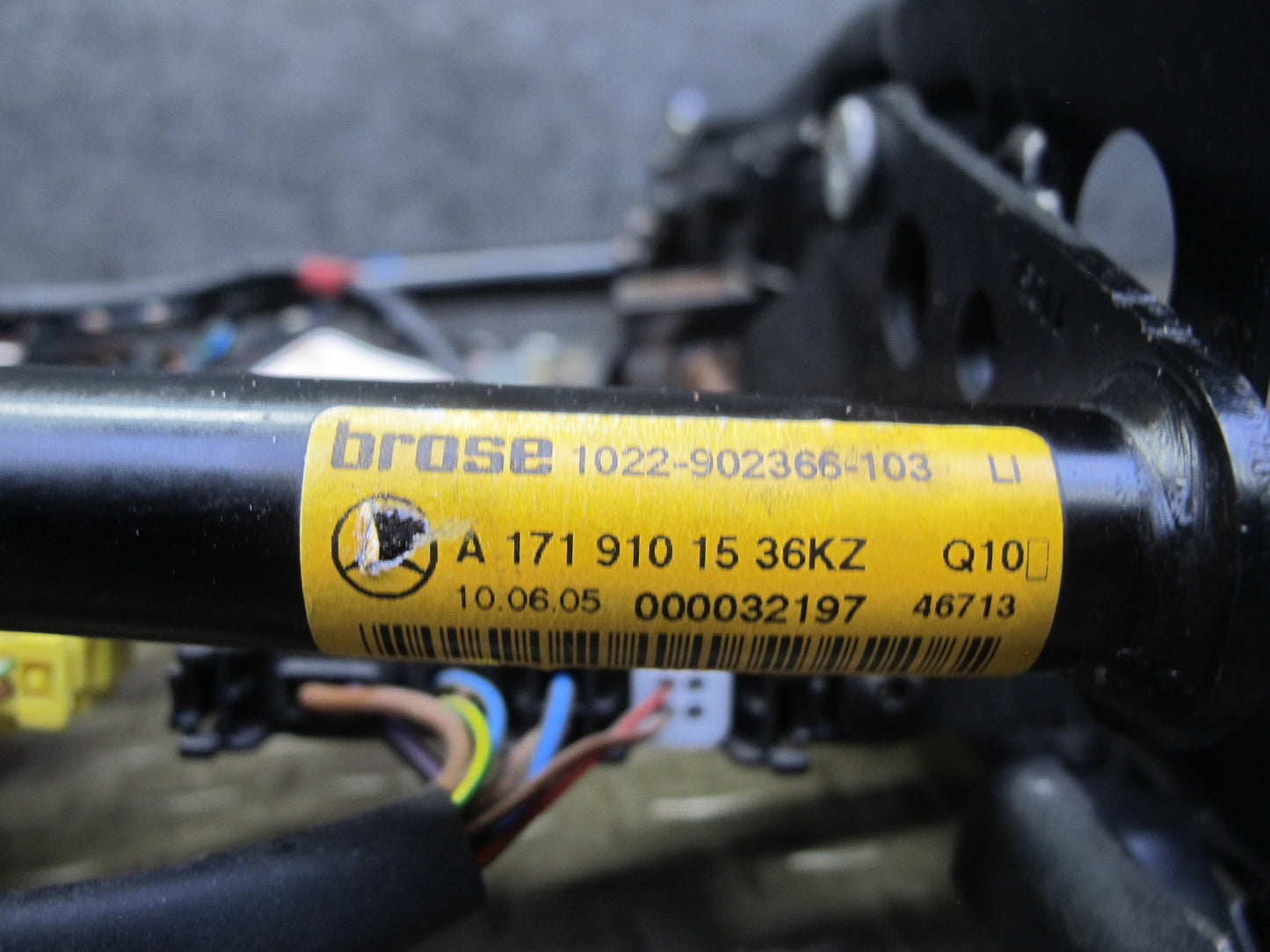 05-08 Mercedes R171 SLK55 AMG Front Left Seat Track w Motors & Module Assy OEM