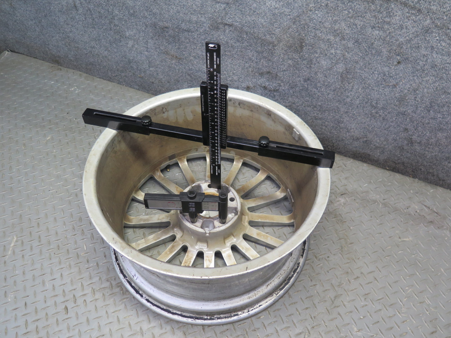 05-11 Mercedes R171 SLK55 AMG Rear R18 18" Alloy Wheel Rim 18x8.5J ET30 OEM