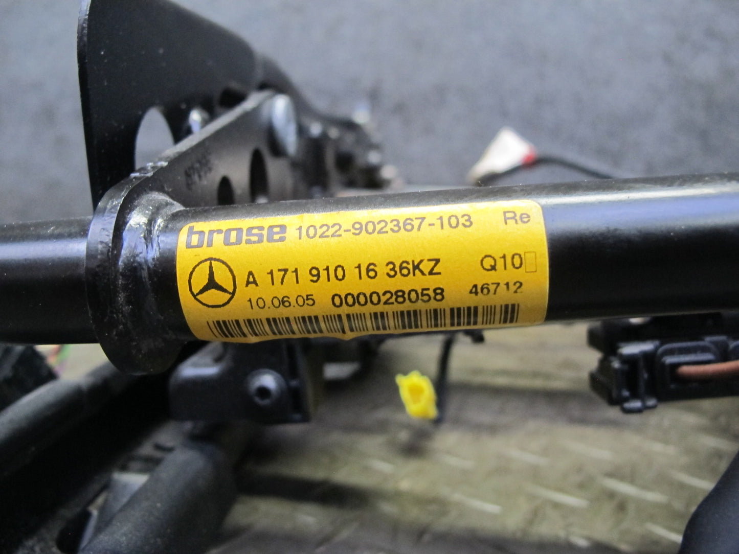 05-08 Mercedes R171 SLK55 AMG Front Right Seat Track w Motors & Module Assy OEM