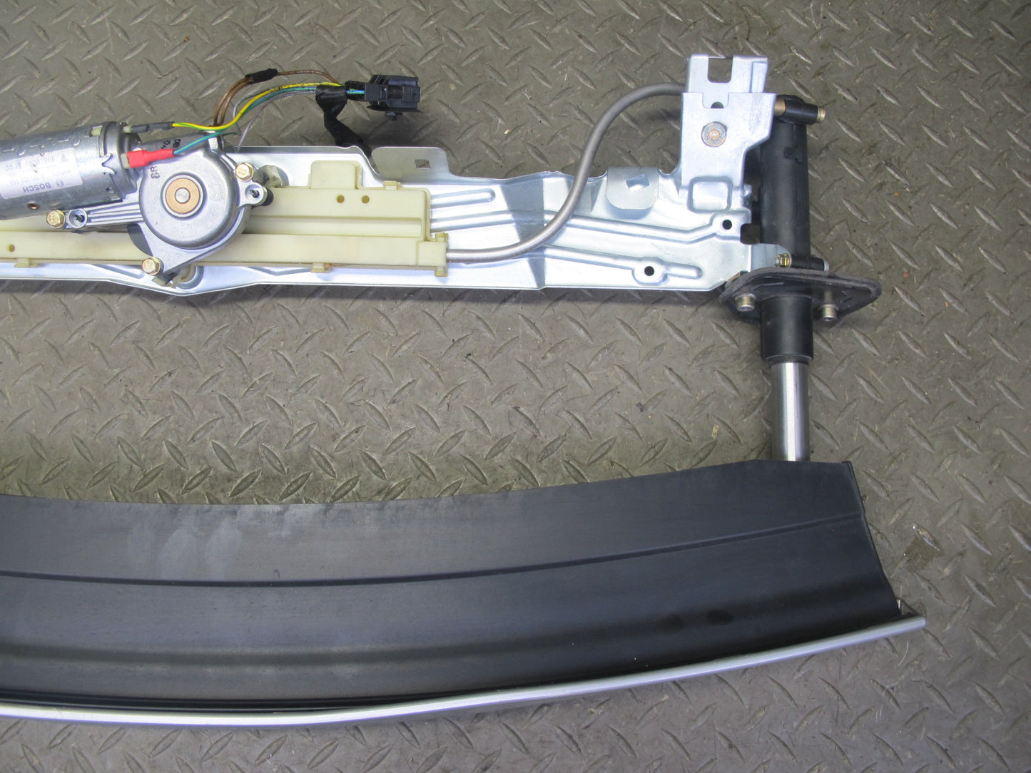 1997-2002 Porsche Boxster 986 Rear Trunk Spoiler Drive Motor Mechanism Assembly