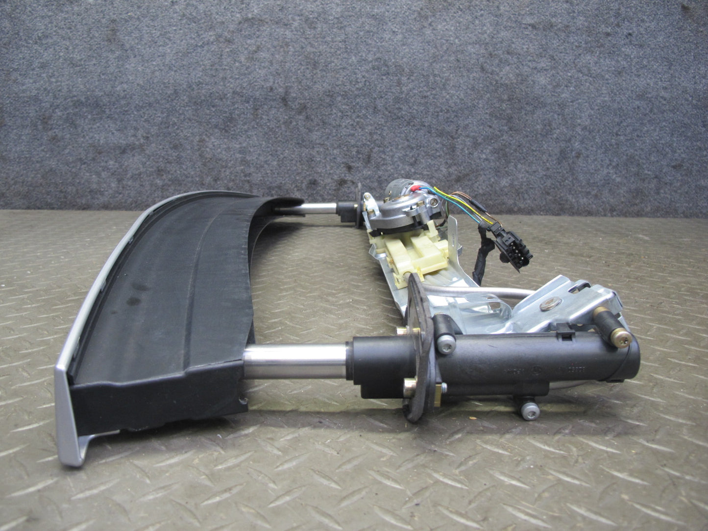 1997-2002 Porsche Boxster 986 Rear Trunk Spoiler Drive Motor Mechanism Assembly