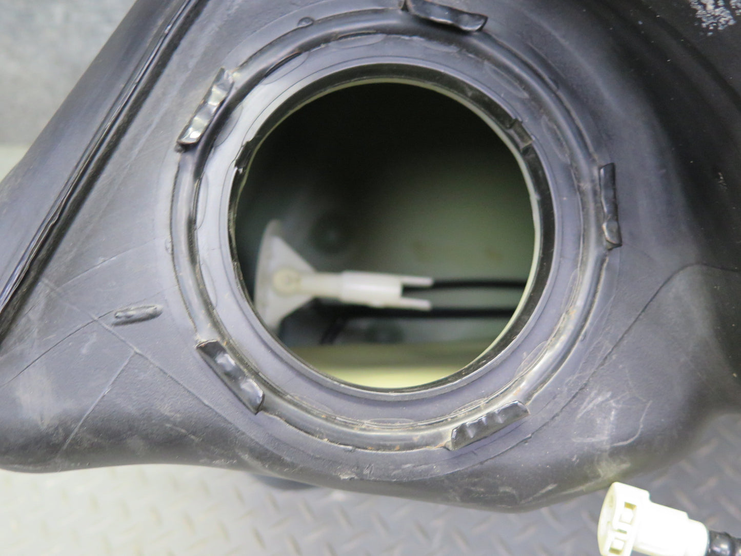 05-13 Chevrolet Corvette C6 Right Fuel Tank w Shield Cover OEM