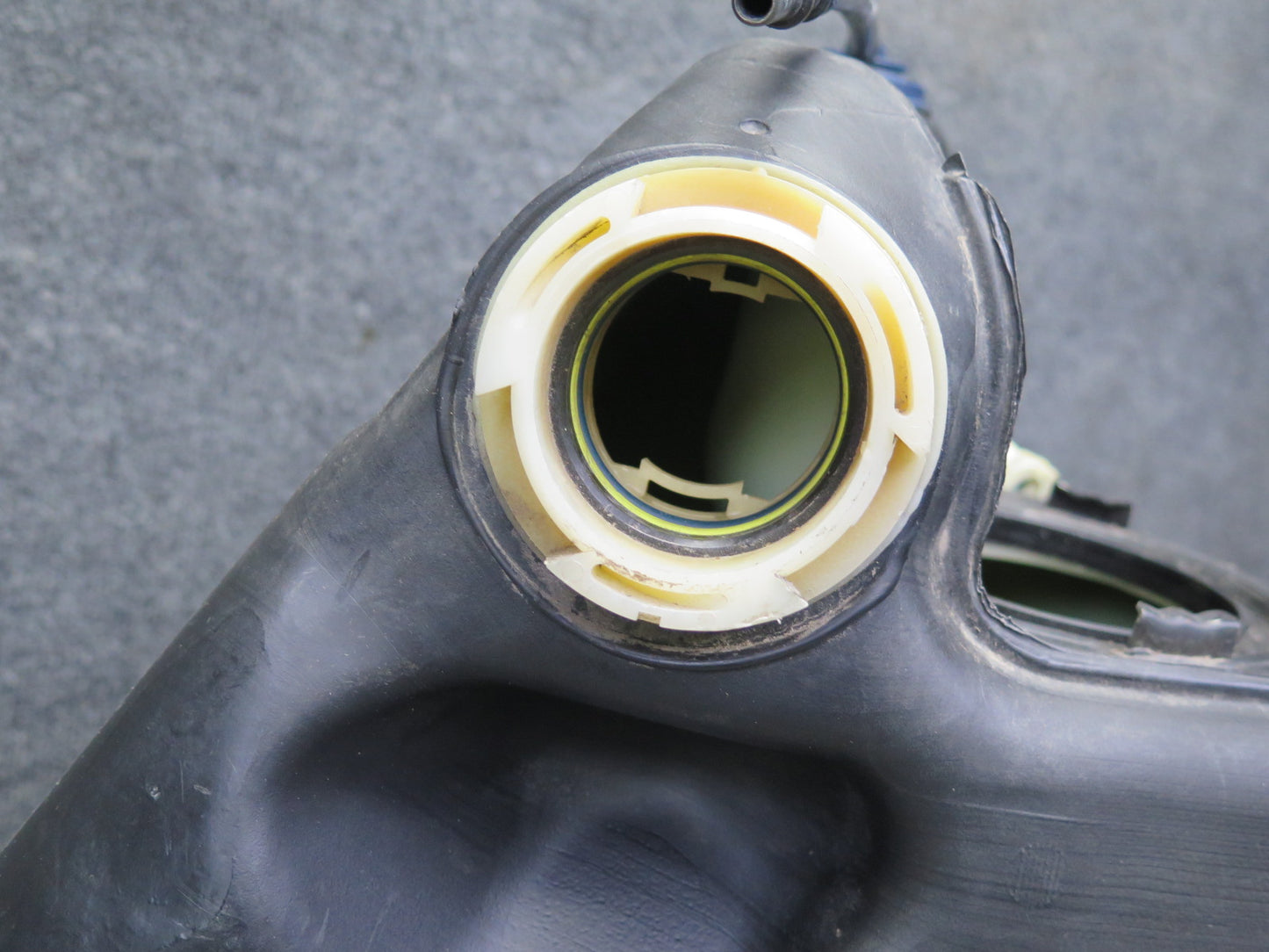 05-13 Chevrolet Corvette C6 Right Fuel Tank w Shield Cover OEM