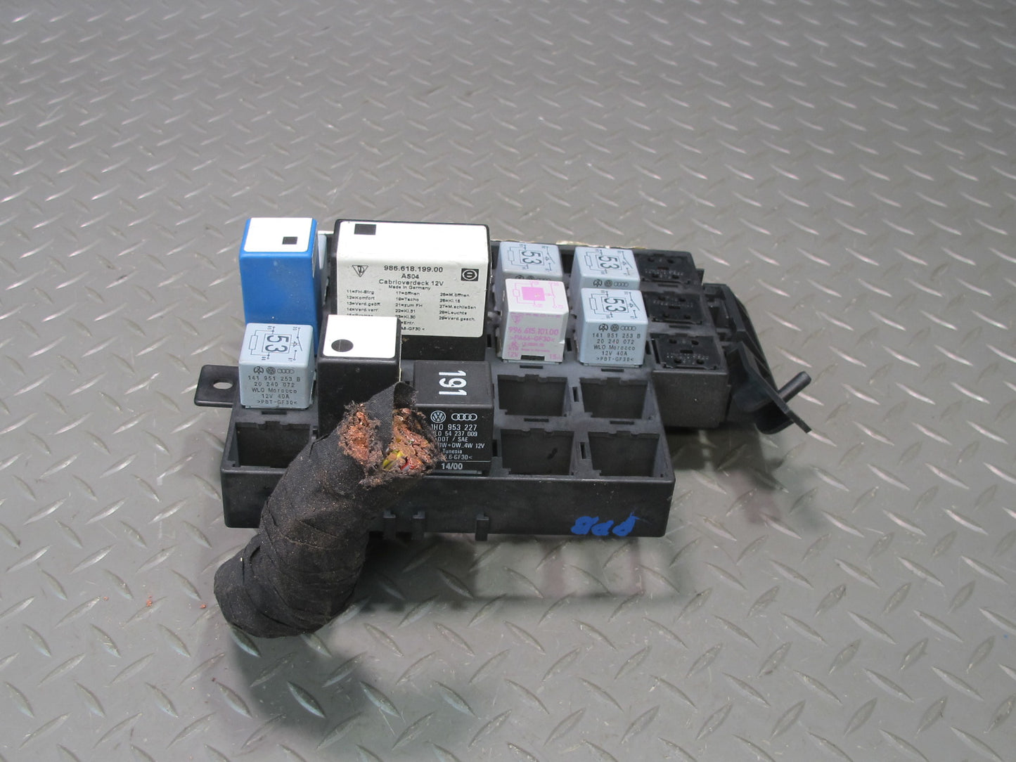 2000-2004 Porsche Boxster 986 Junction Fuse Relay Box Module Unit