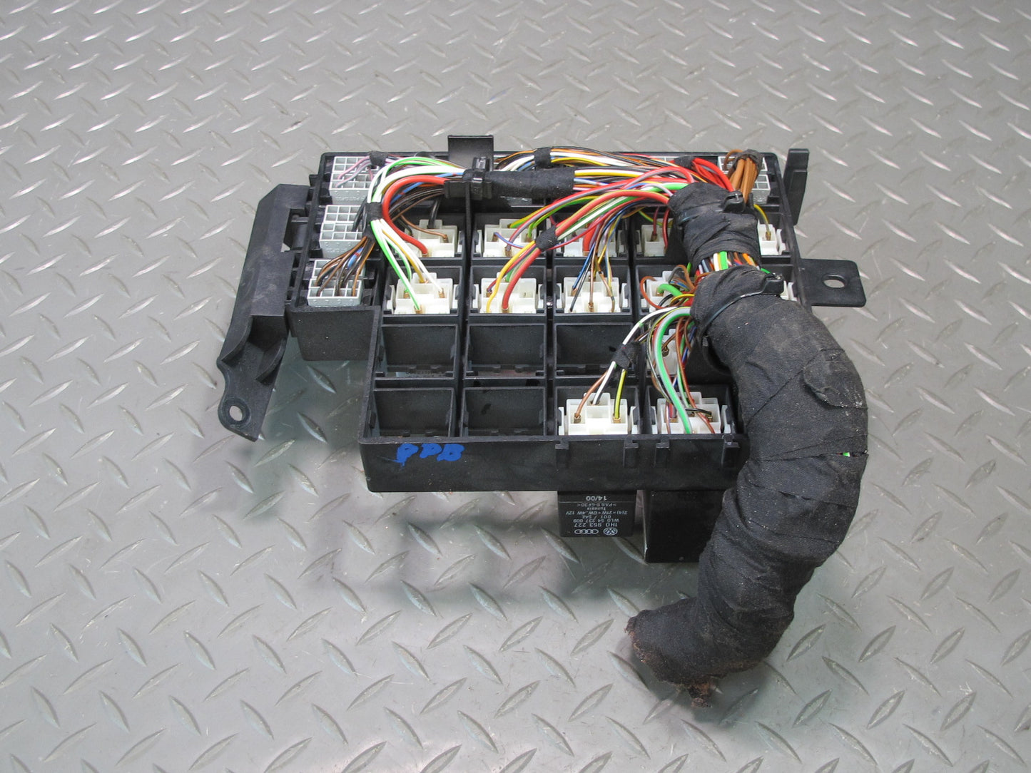 2000-2004 Porsche Boxster 986 Junction Fuse Relay Box Module Unit