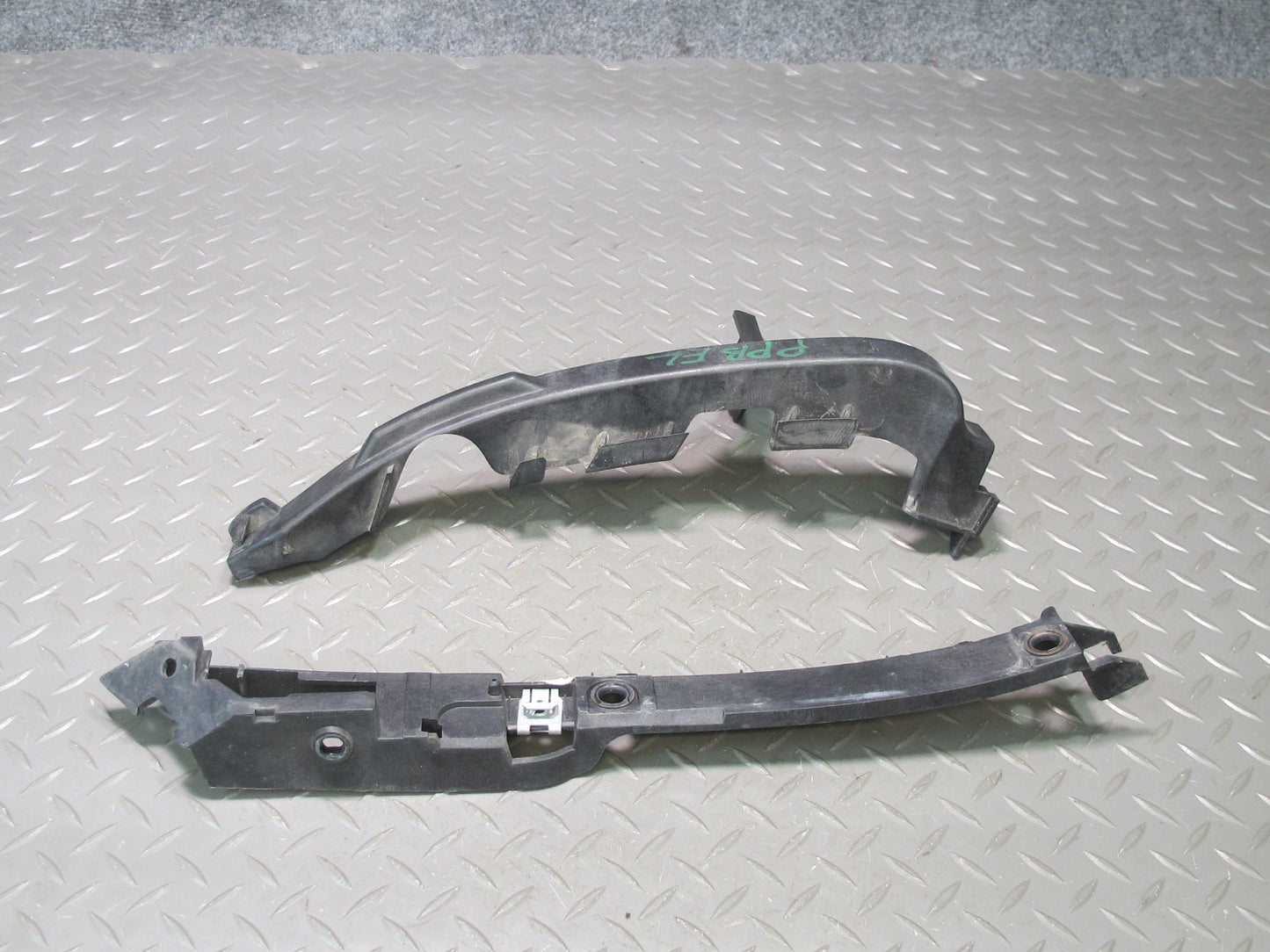 1997-2004 Porsche Boxster 986 Front Left Side Bumper Mount Bracket Support