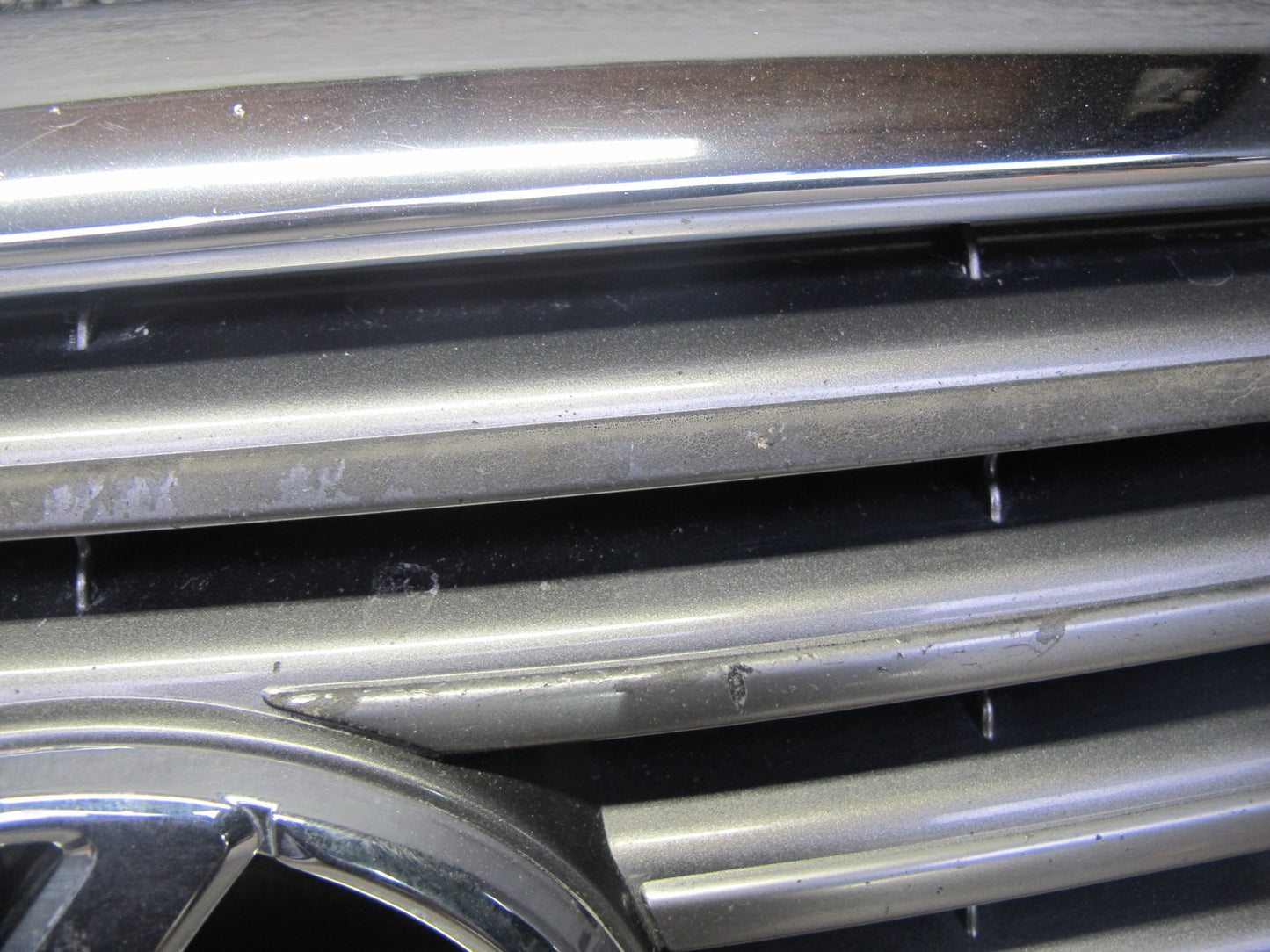 04-06 Lexus UCF30L LS430 Front Upper Hood Chrome Grille w Emblem OEM