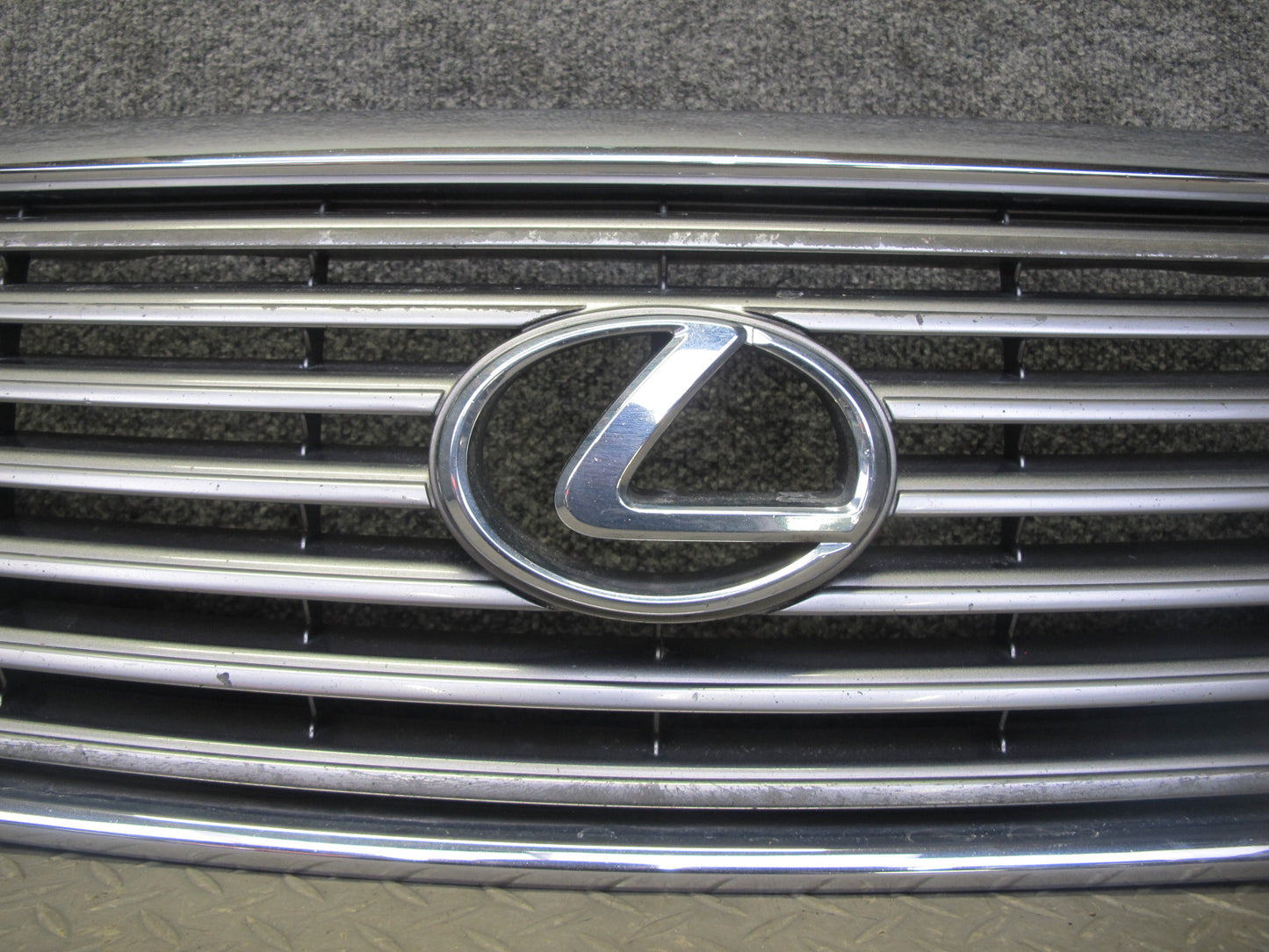 04-06 Lexus UCF30L LS430 Front Upper Hood Chrome Grille w Emblem OEM