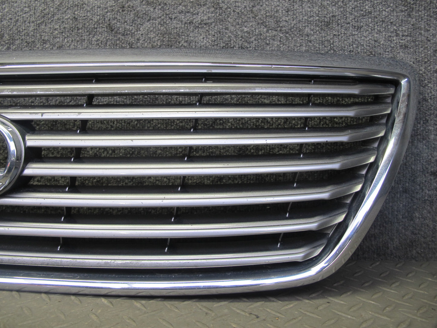 04-06 Lexus UCF30L LS430 Front Upper Hood Chrome Grille w Emblem OEM