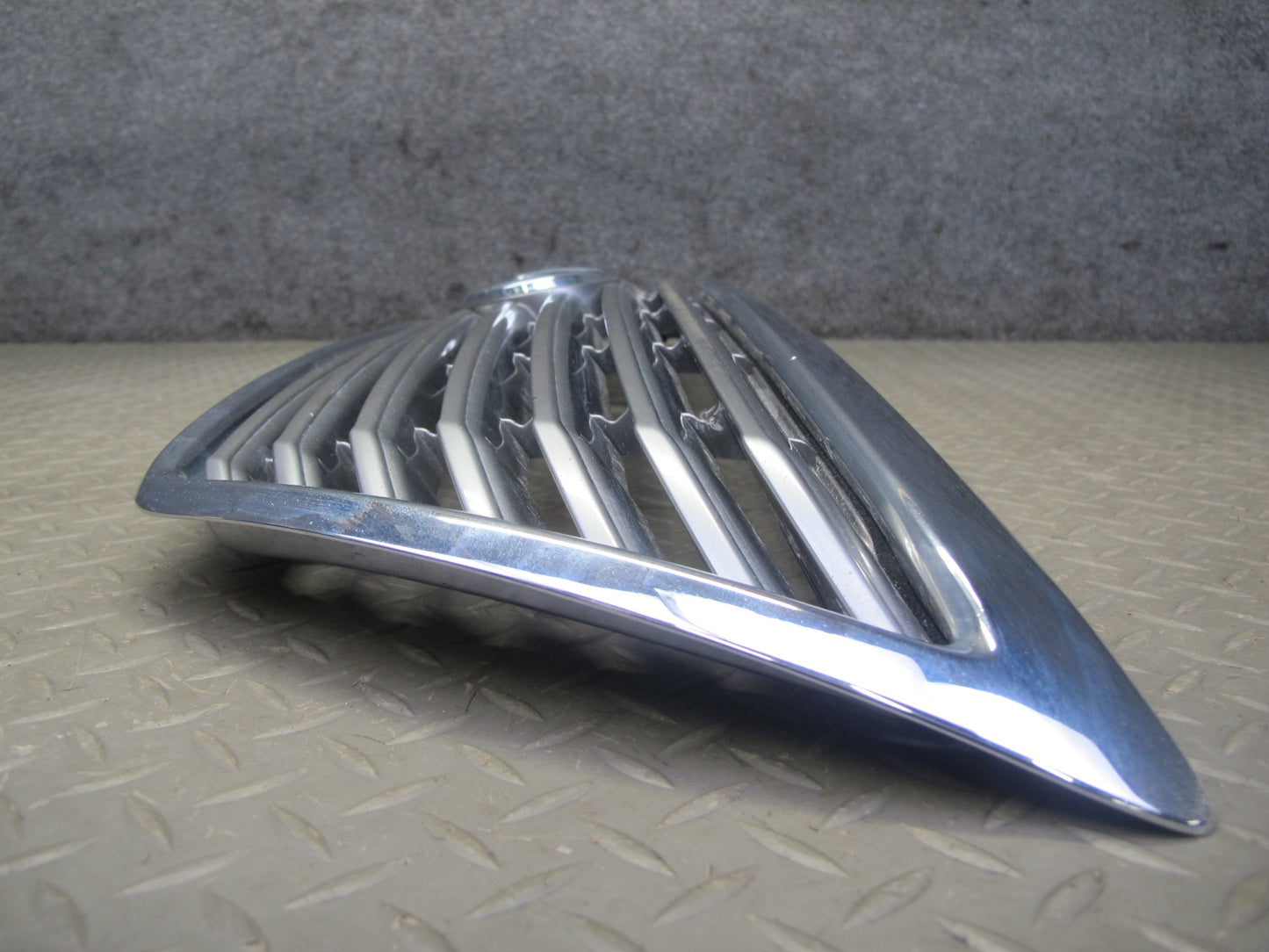 04-06 Lexus UCF30L LS430 Front Upper Hood Chrome Grille w Emblem OEM