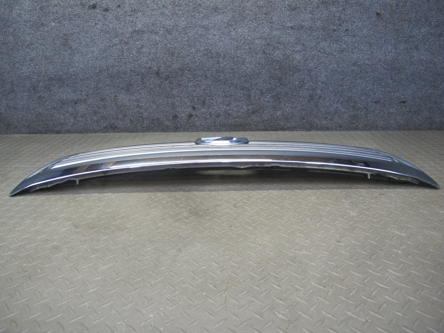 04-06 Lexus UCF30L LS430 Front Upper Hood Chrome Grille w Emblem OEM