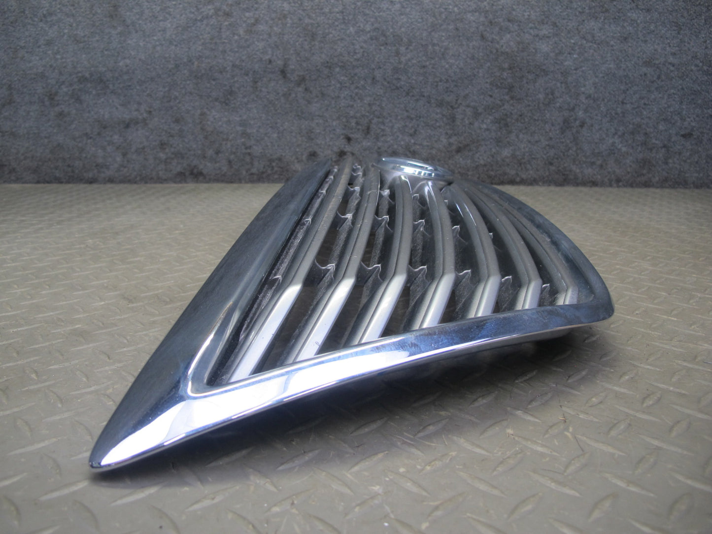 04-06 Lexus UCF30L LS430 Front Upper Hood Chrome Grille w Emblem OEM