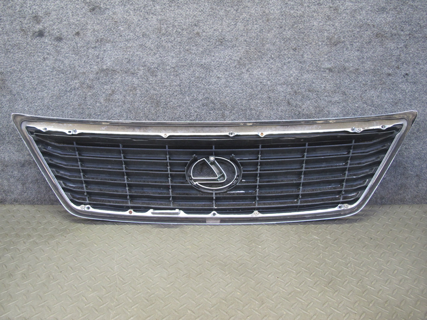 04-06 Lexus UCF30L LS430 Front Upper Hood Chrome Grille w Emblem OEM