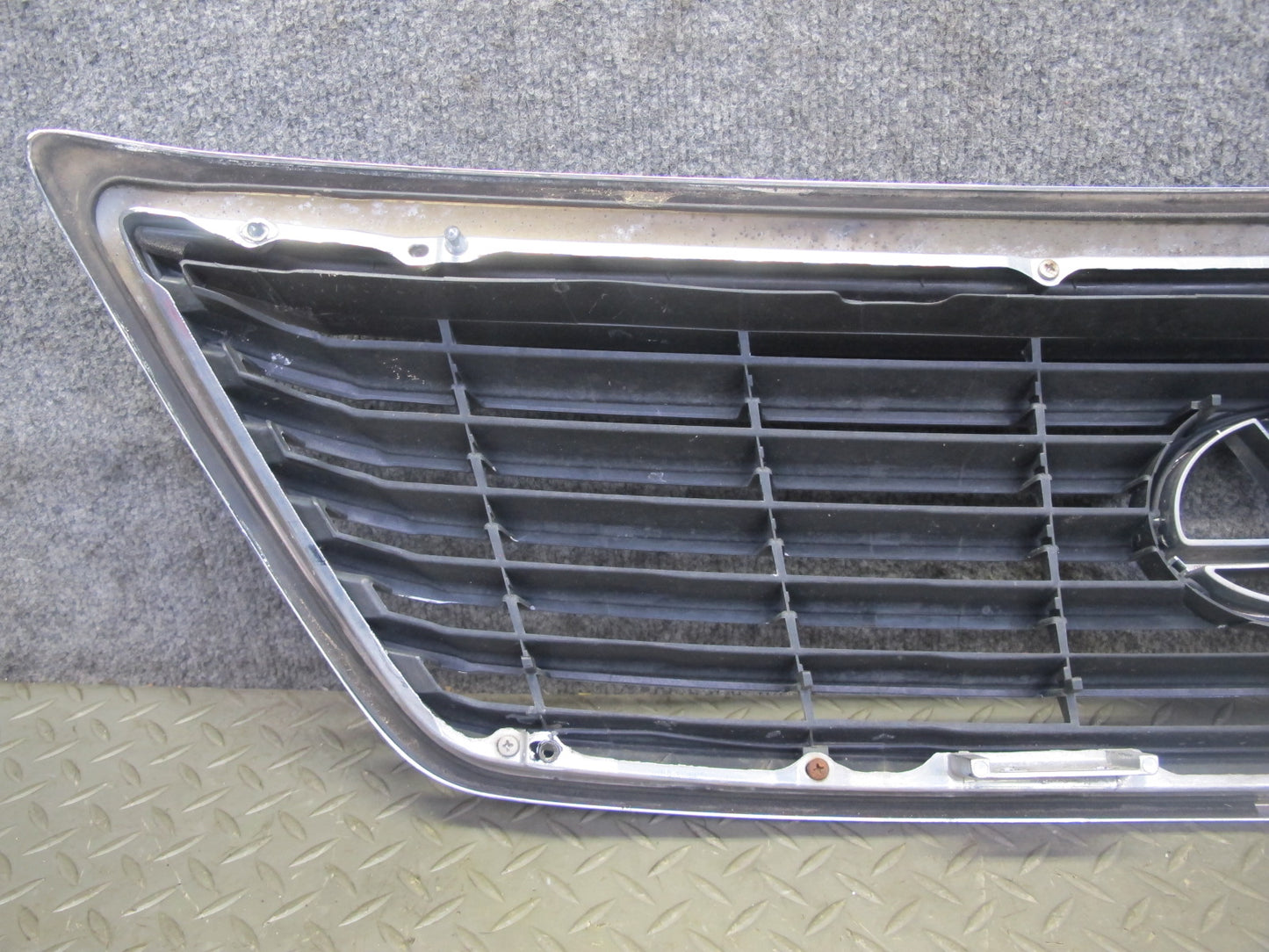 04-06 Lexus UCF30L LS430 Front Upper Hood Chrome Grille w Emblem OEM
