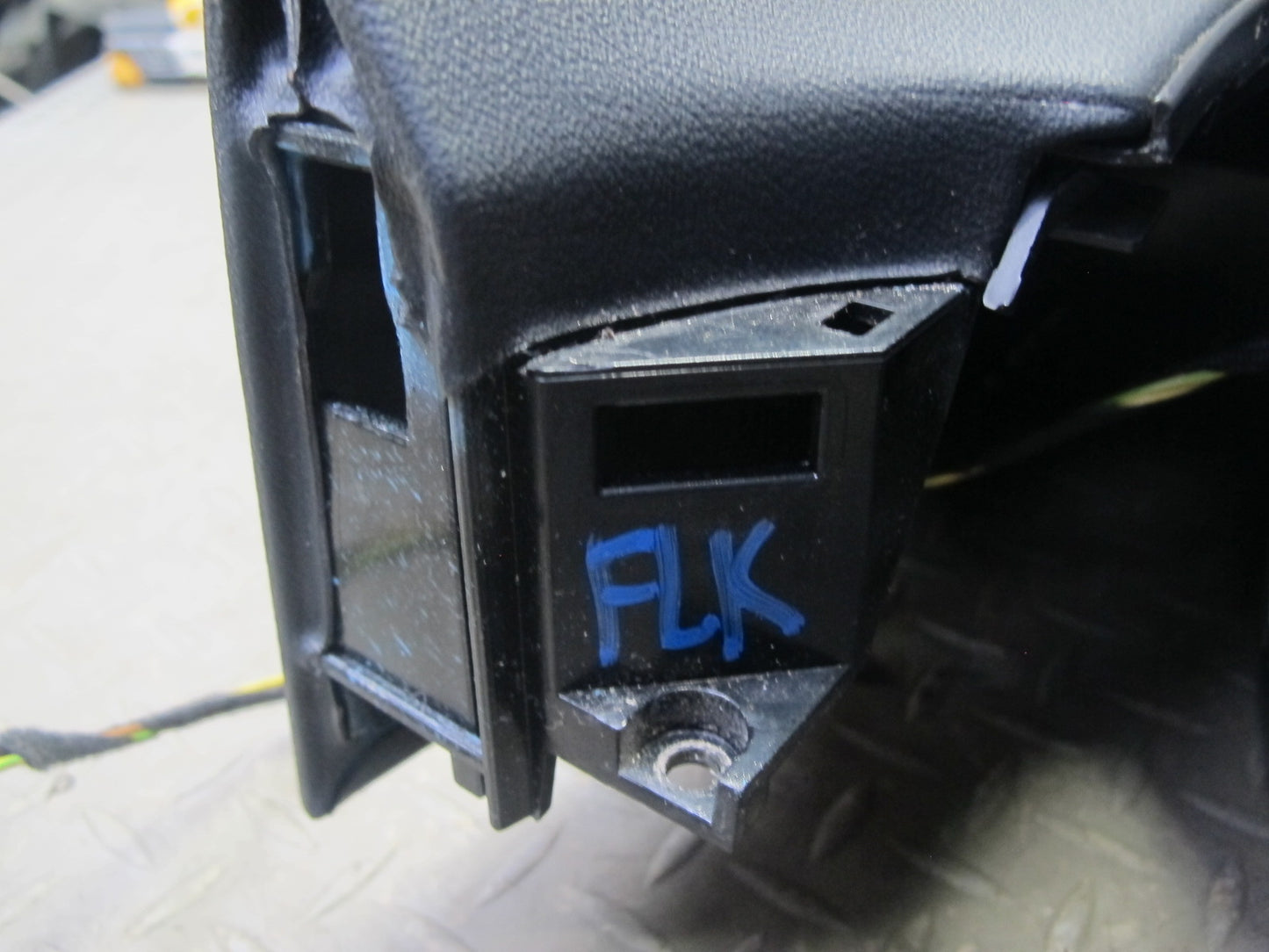 05-11 Mercedes R171 SLK55 Rear Center Console Compartment Storage Armrest OEM