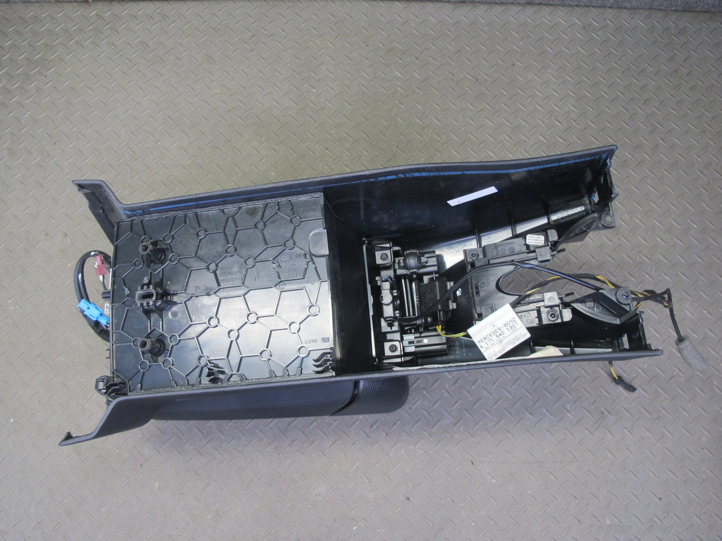 05-11 Mercedes R171 SLK55 Rear Center Console Compartment Storage Armrest OEM