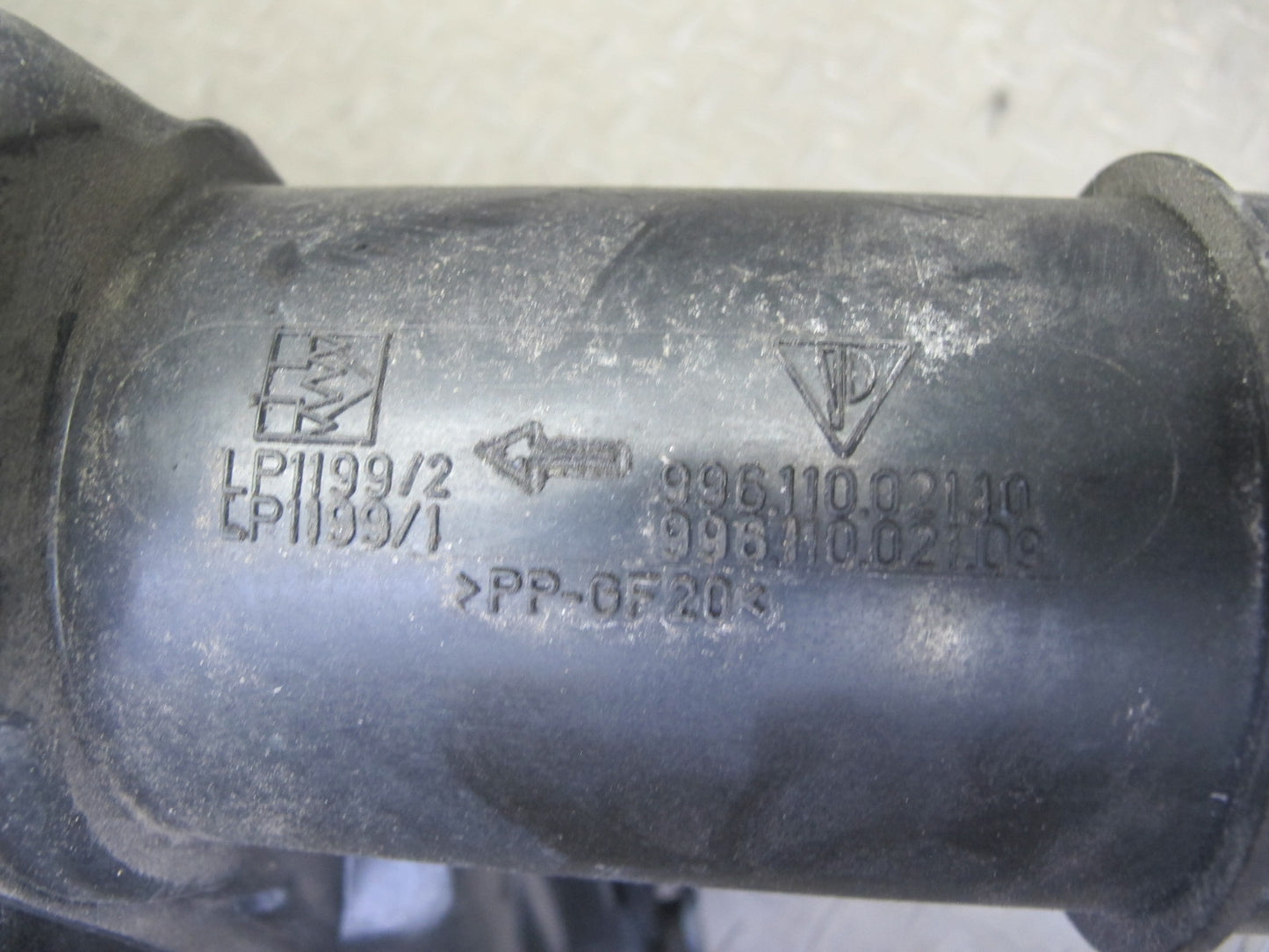 1997-2004 Porsche Boxster 986 Engine Air Intake Cleaner Filter Box Housing